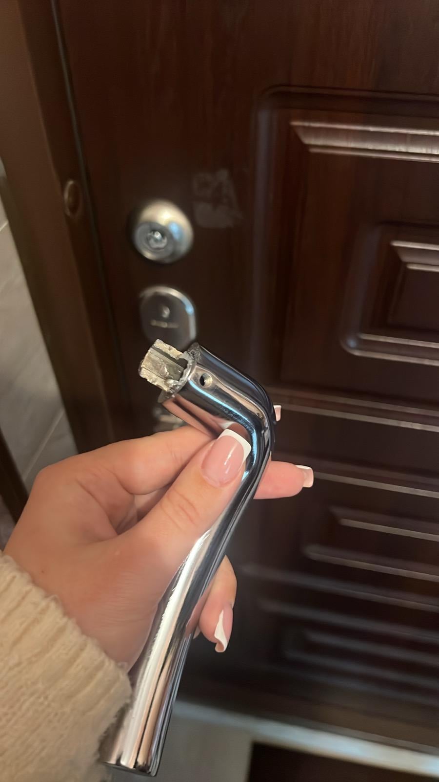 Ручка на розетке Comit Milla CM 135 матовый никель/хром в реальных условиях использования от пользователя Николай.