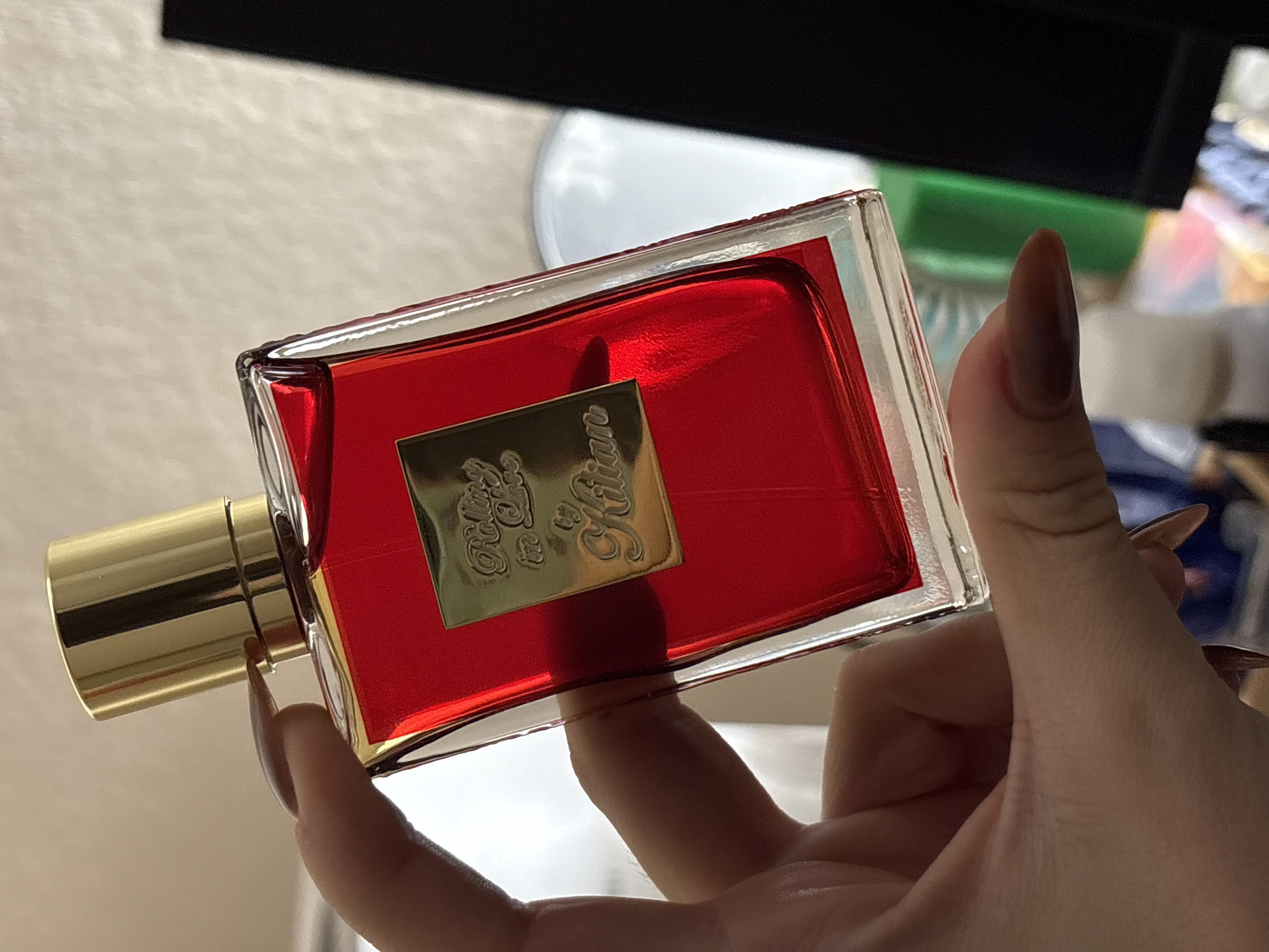 Фото: Парфюмированная вода Kilian Paris Rolling In Love 50 мл (3700550218418), отправлено пользователем Аліна Парфюмированная вода Kilian Paris Rolling In Love 50 мл (3700550218418) в реальных условиях использования от пользователя Аліна.