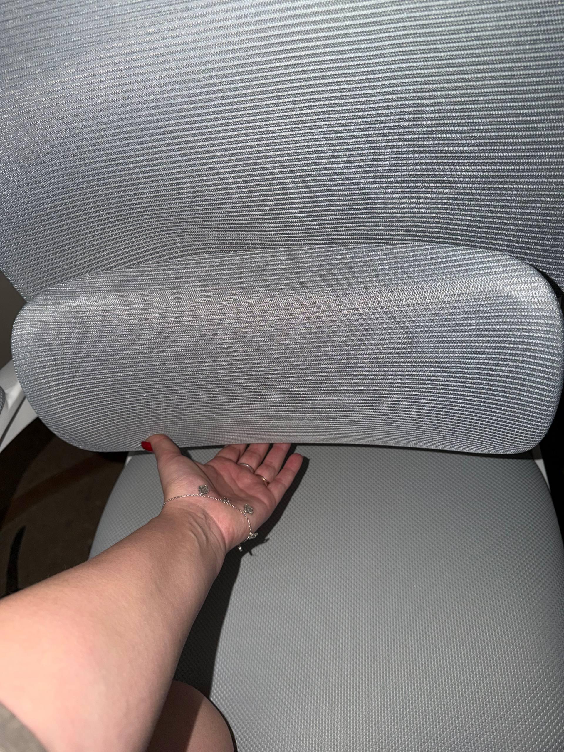 Крісло офісне Mealux Junior Air Grey сірий у реальних умовах використання від покупця Марина.