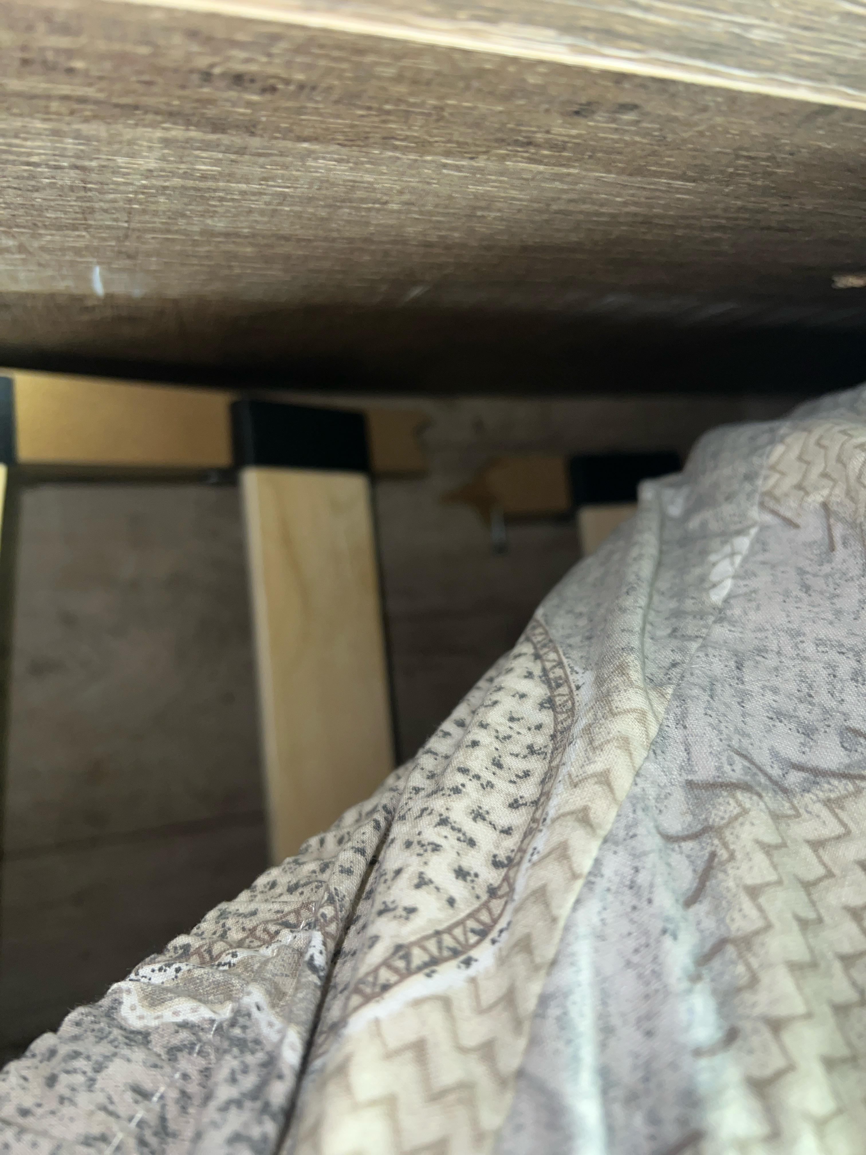 Спальний гарнітур Кім каркас з ламелями з ДСП Дуб артизан/Білий (51654) у реальних умовах використання від покупця Марія.