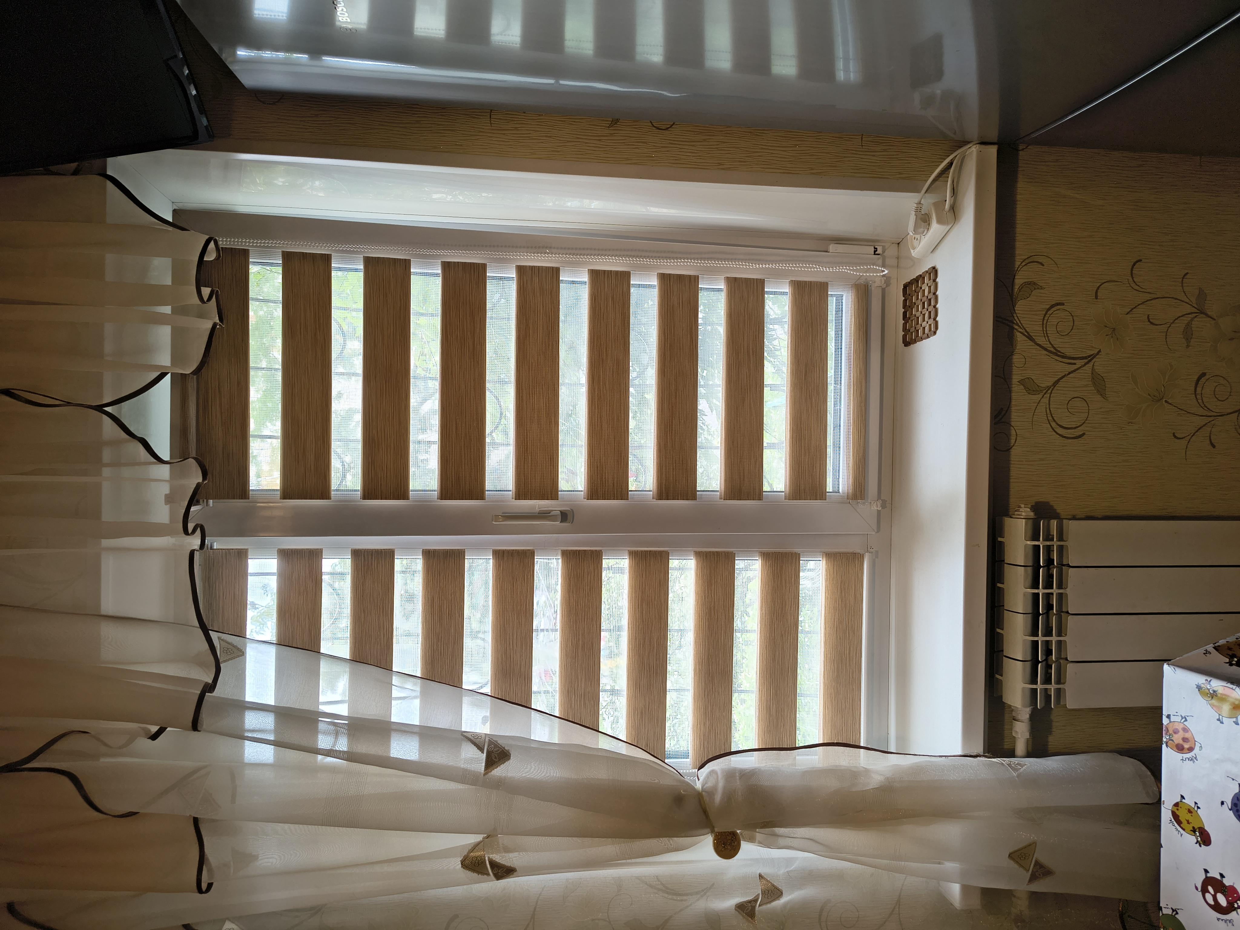 Фото: Штора рулонная день-ночь Bella Vita с жилкой MA-1 70x160 см кремовая, отправлено пользователем Володимир Штора рулонная день-ночь Bella Vita с жилкой MA-1 70x160 см кремовая в реальных условиях использования от пользователя Володимир.