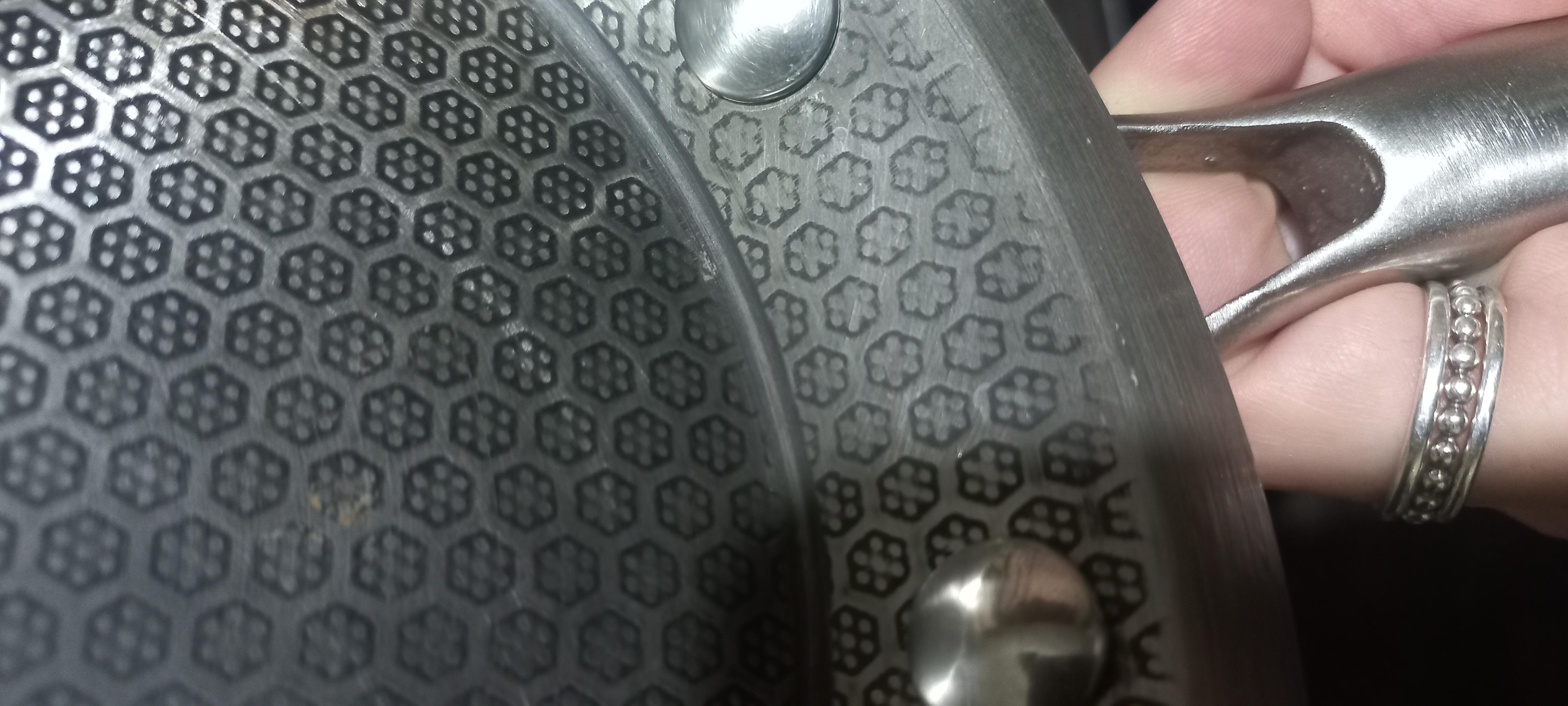 Фото: Сковорода для піци HONEYCOMB A-PLUS з антипригарним покриттям 20 см (3057 CS), надіслане покупцем Альона Сковорода для піци HONEYCOMB A-PLUS з антипригарним покриттям 20 см (3057 CS) у реальних умовах використання від покупця Альона.