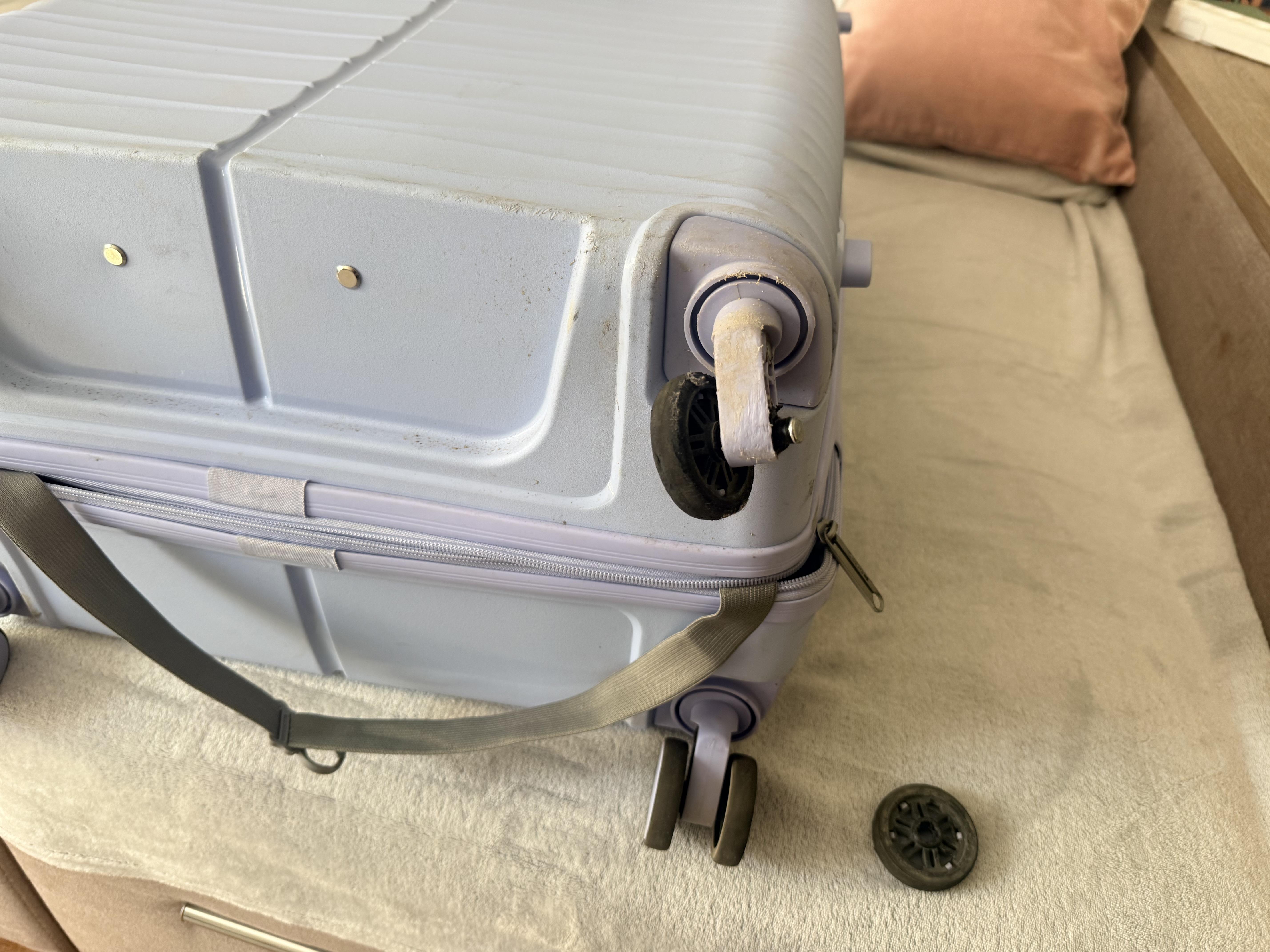Валіза Compass MS-2691 62 л синій 45,5x25x67 см M у реальних умовах використання від користувача Альона.