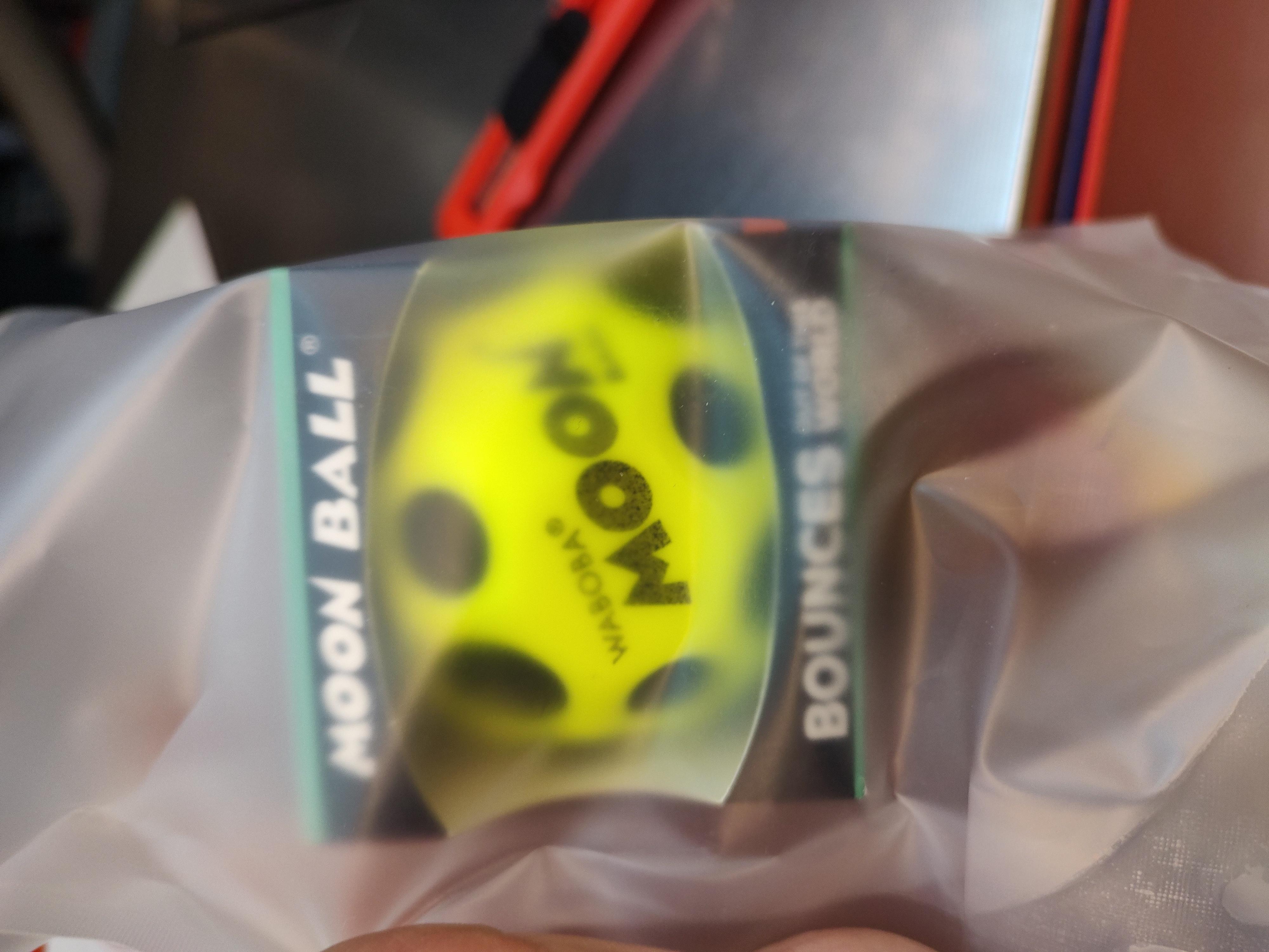 Мячик-попрыгунчик Moon Ball Желтий (20464236) в реальных условиях использования от пользователя Карен.