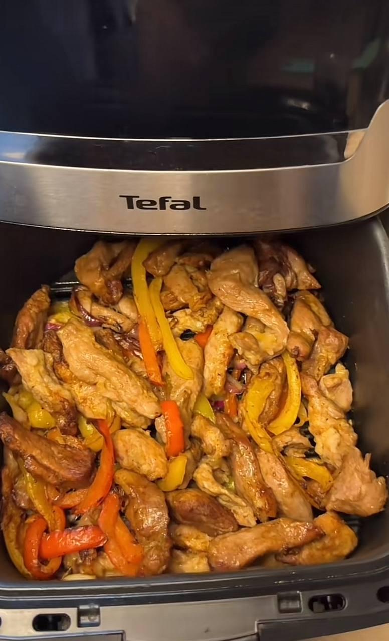 Фото: Мультипечь Tefal Easy Fry & Grill Precision EY505D15, отправлено пользователем Марта Головчак Мультипечь Tefal Easy Fry & Grill Precision EY505D15 в реальных условиях использования от пользователя Марта Головчак.