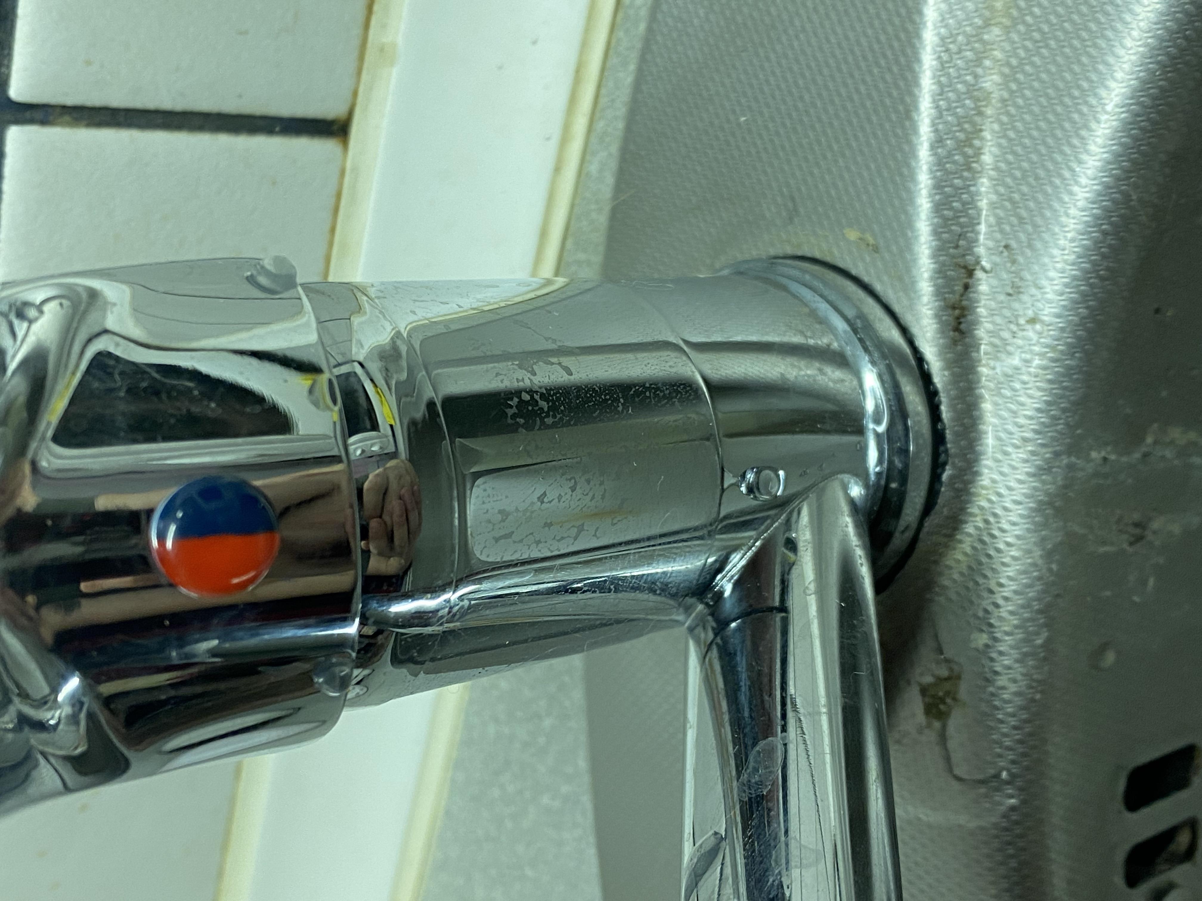 Змішувач для умивальника Aqua-World PREMIERE на борт раковини 15 см Хром (СМ35П.18) у реальних умовах використання від покупця Микола.