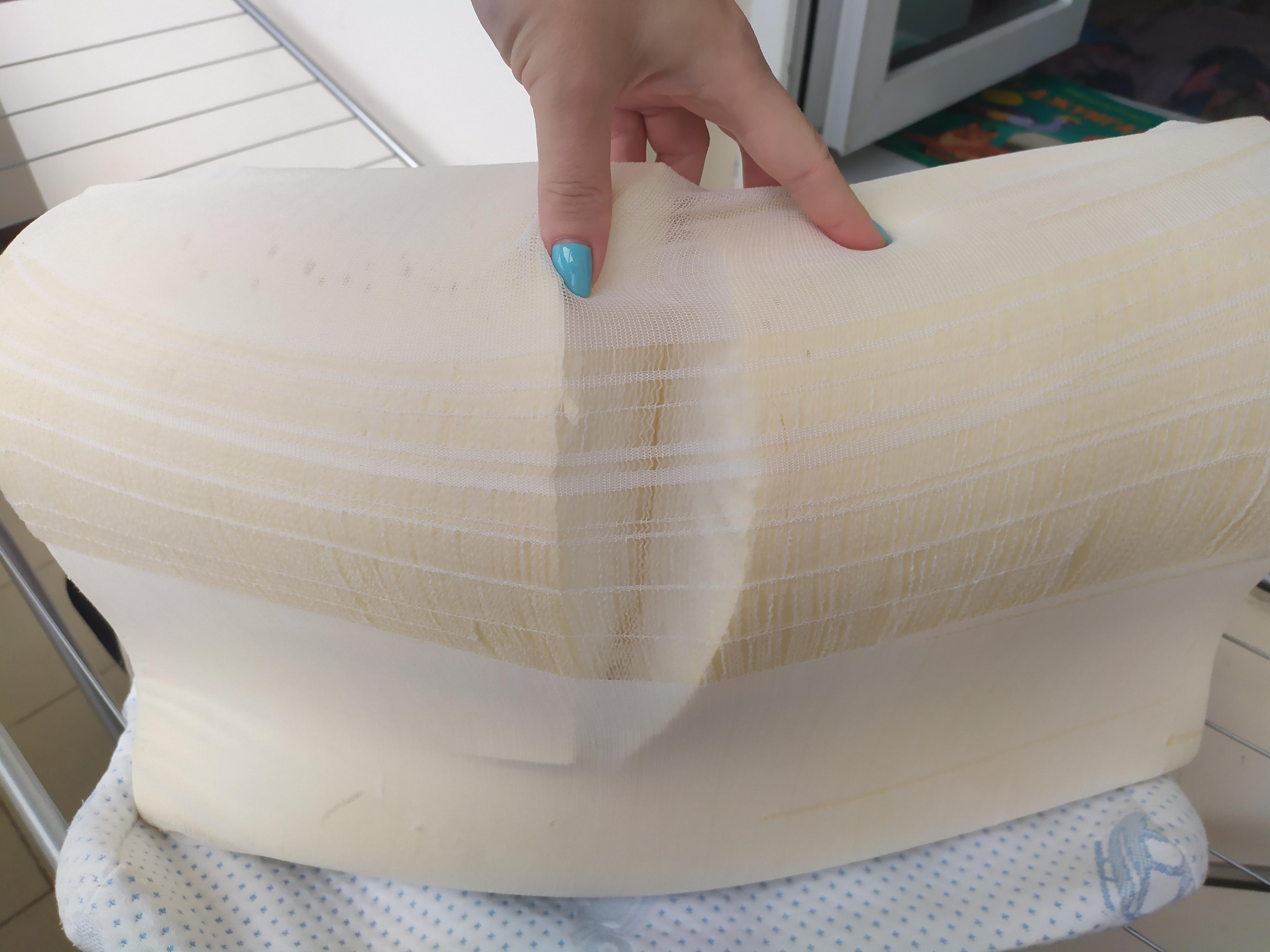 Фото: Подушка дитяча PAPAELLA MEMORY FOAM ортопедична анатомічна 47х30х8х5 см (11789), надіслане користувачем Вікторія Подушка дитяча PAPAELLA MEMORY FOAM ортопедична анатомічна 47х30х8х5 см (11789) у реальних умовах використання від користувача Вікторія.