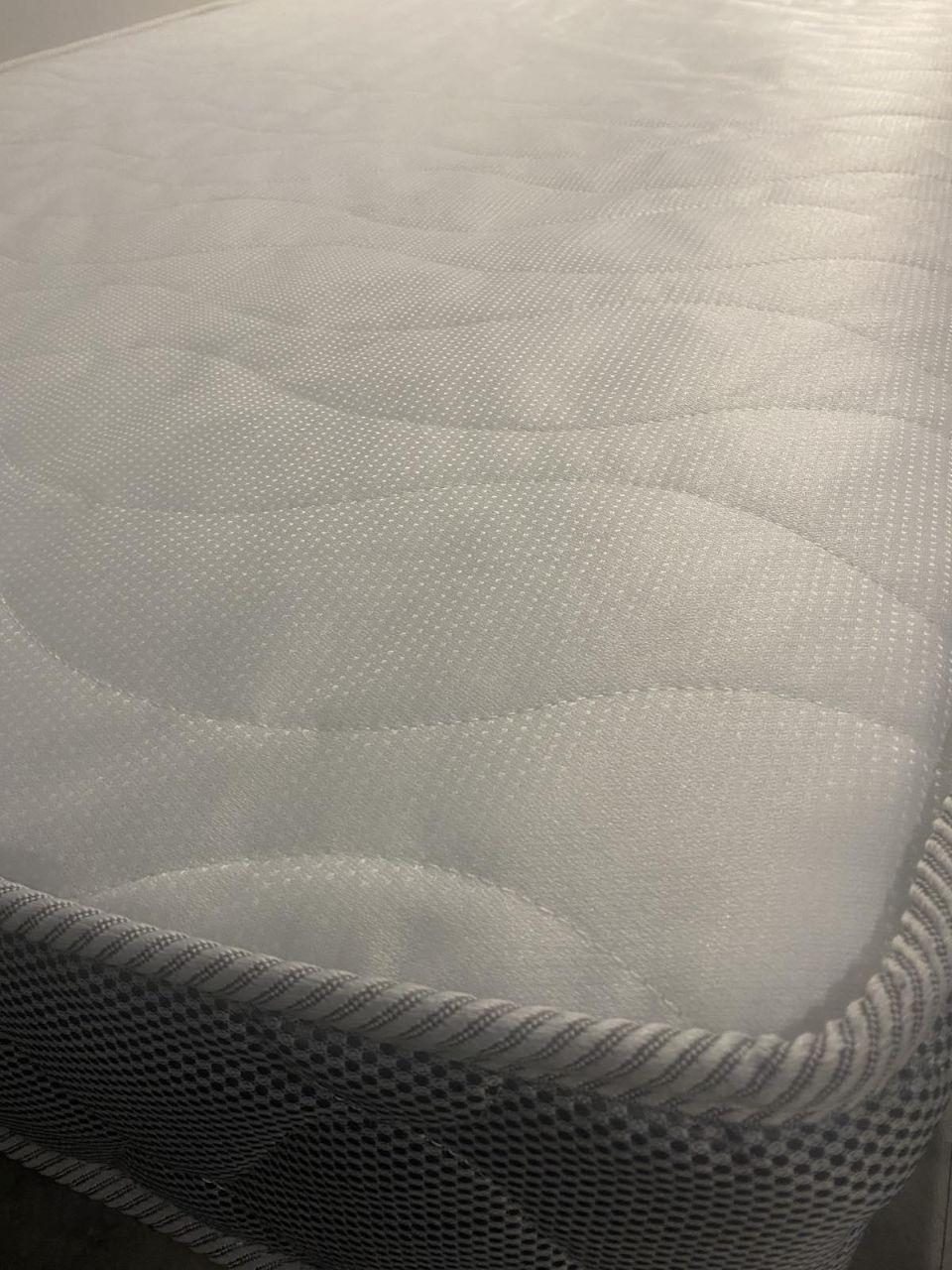 Фото: Матрац PURPLE Base Simple New 120x200 см (215082-120200), надіслане покупцем Віталій Шевчук Матрац PURPLE Base Simple New 120x200 см (215082-120200) у реальних умовах використання від покупця Віталій Шевчук.