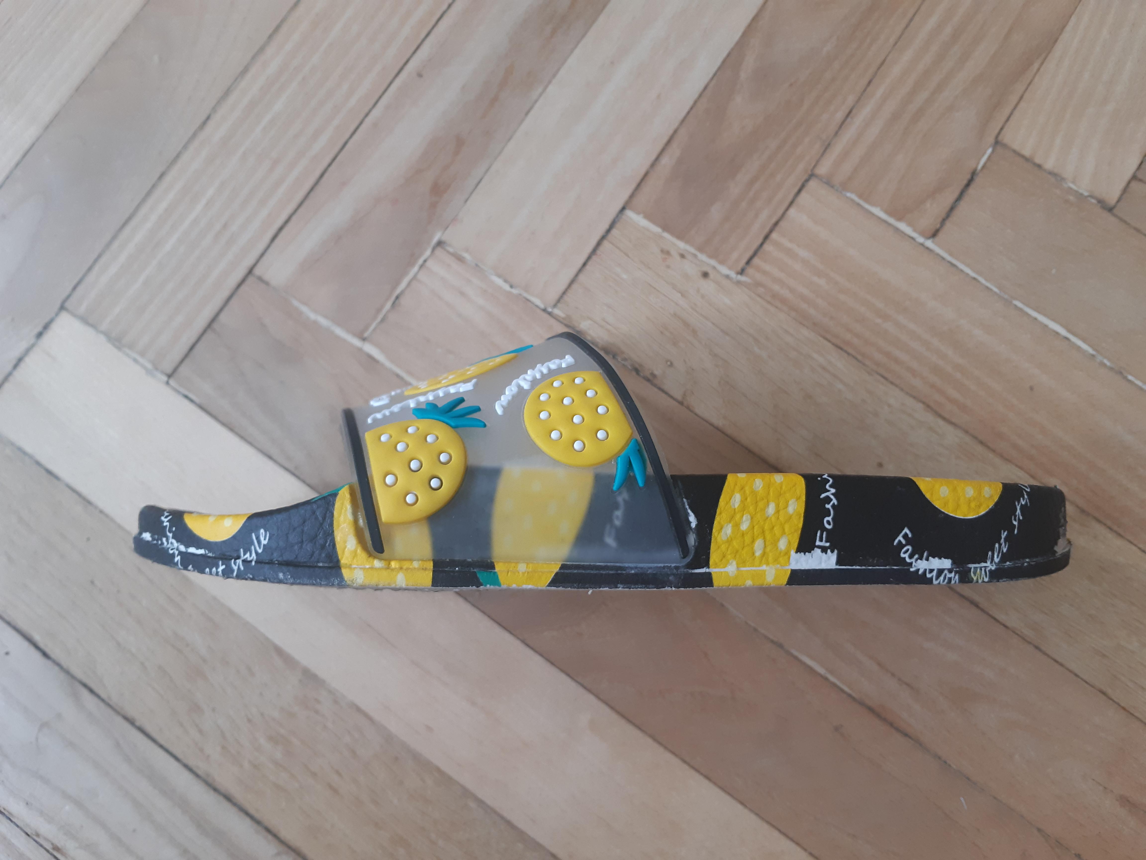 Шлепанцы Luna Pineapples р.36 черный с принтом в реальных условиях использования от покупателя Марина.