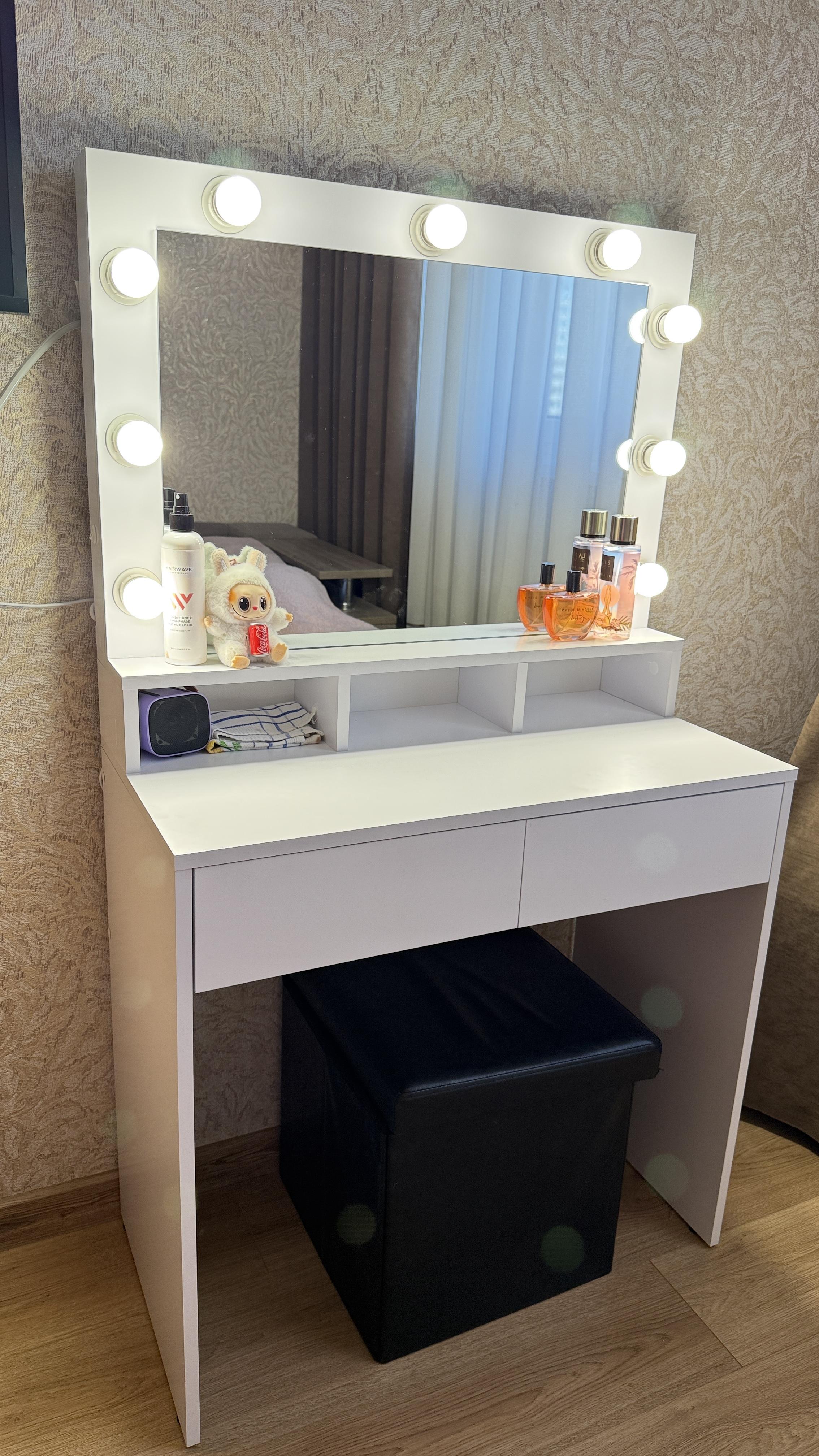 Туалетний столик-трюмо MS634 на 2 ящики та з полицями Білий (14851613) у реальних умовах використання від покупця Дарʼя.