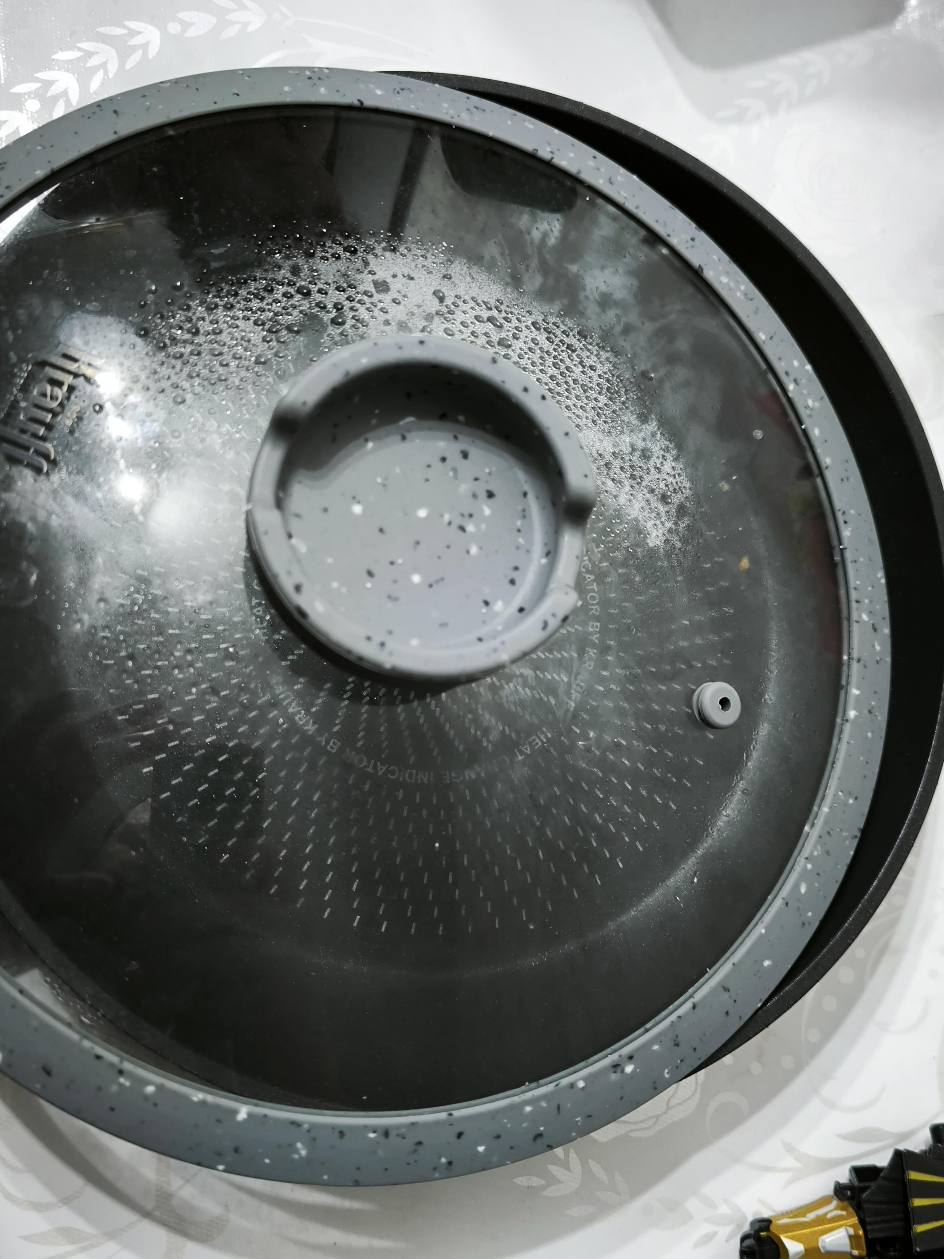 Сковорода з кришкою Krauff 24 см 25-45-178 у реальних умовах використання від покупця Евгений.