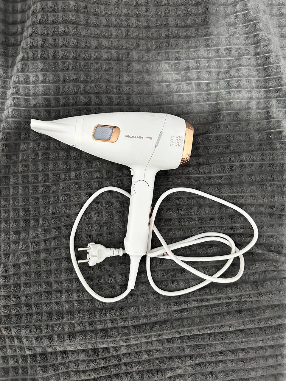 Фото: Фен Rowenta CV9240F0 Scalp Care Dryer, отправлено пользователем Юлія Нагорна Фен Rowenta CV9240F0 Scalp Care Dryer в реальных условиях использования от пользователя Юлія Нагорна.