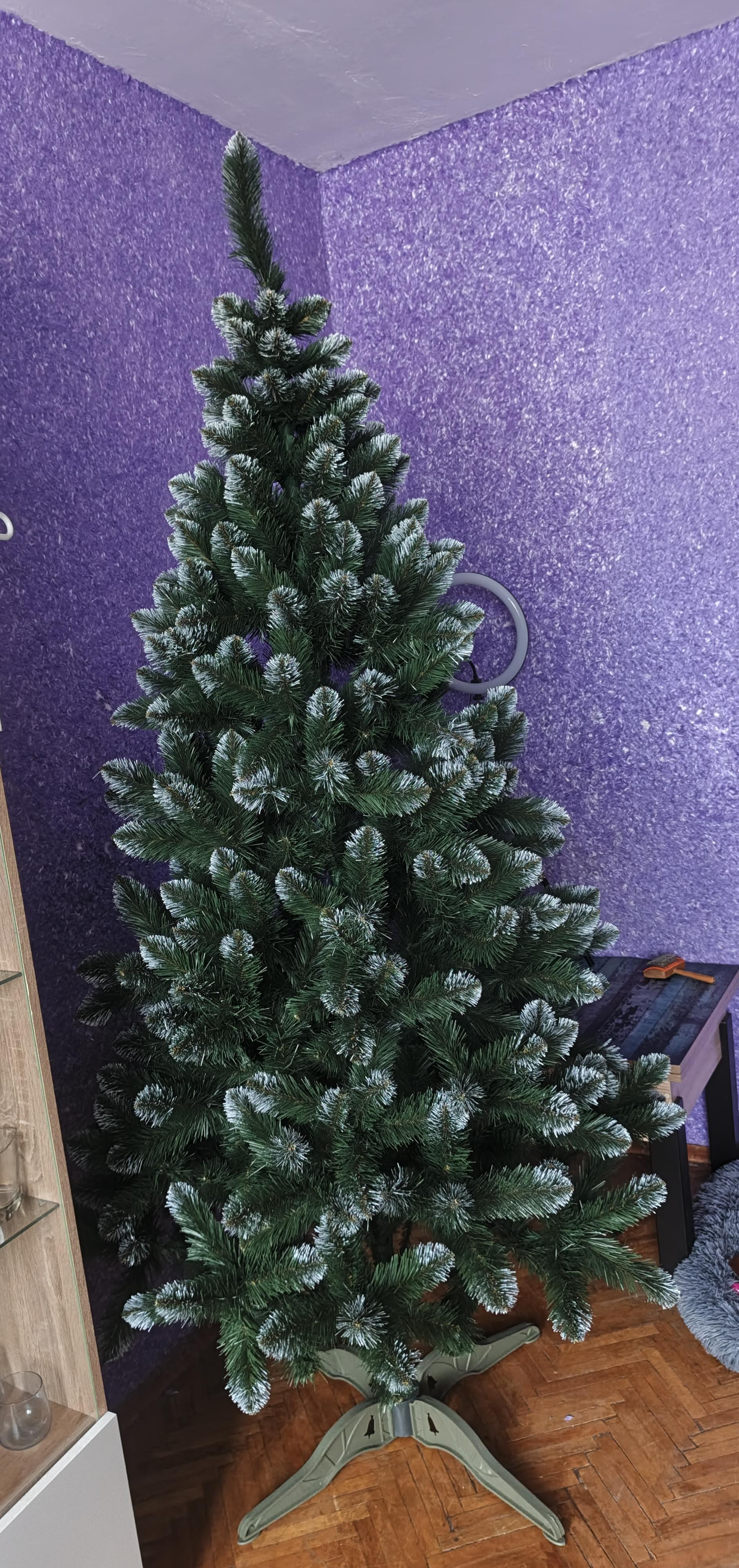 Елка искусственная без шишок 2,2 м в реальных условиях использования от покупателя Яков.
