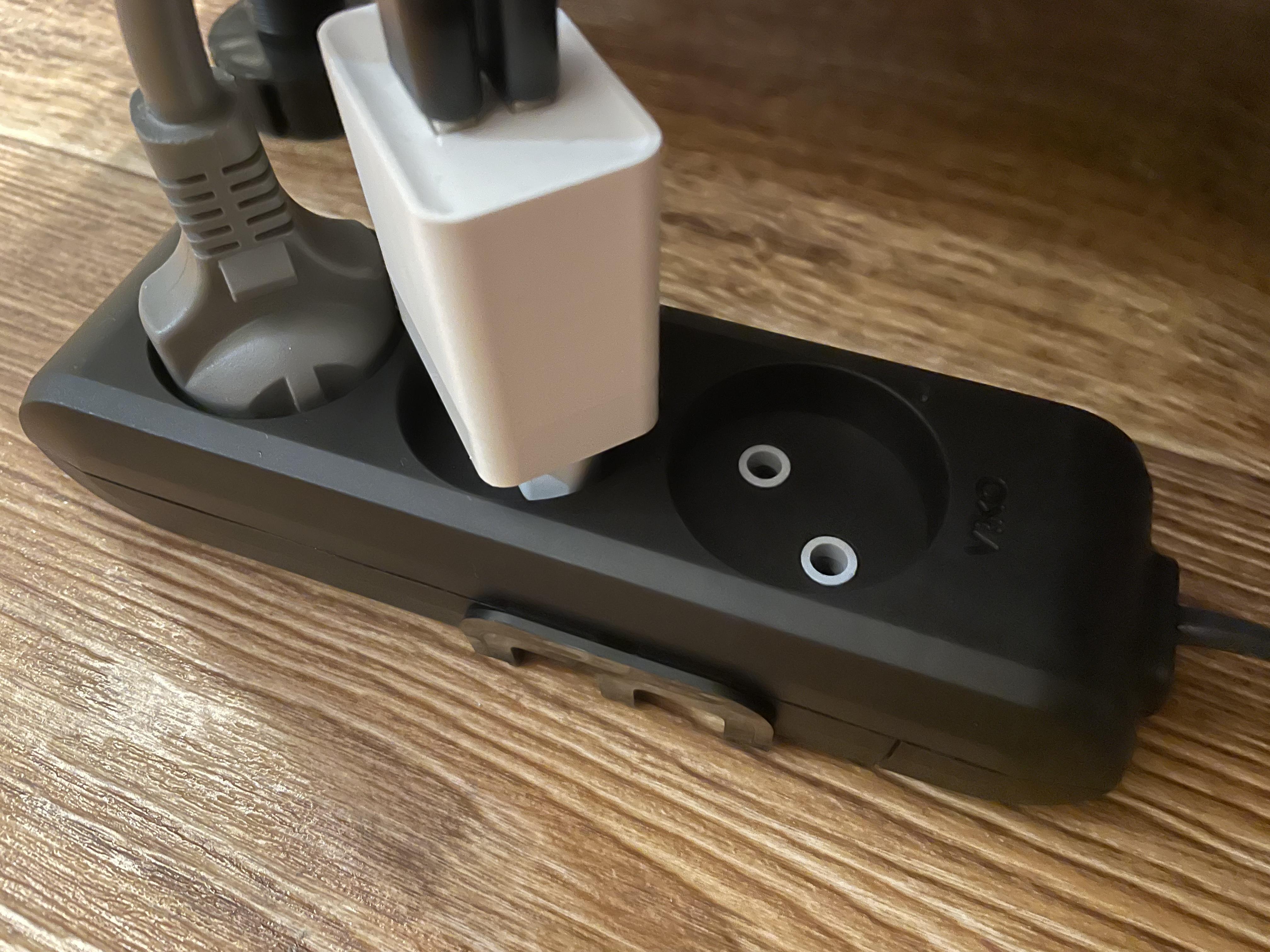 Фото: Колодка Viko без заземления 3 гн. без выключателя черный 90132300, отправлено покупателем Максим Колодка Viko без заземления 3 гн. без выключателя черный 90132300 в реальных условиях использования от покупателя Максим.