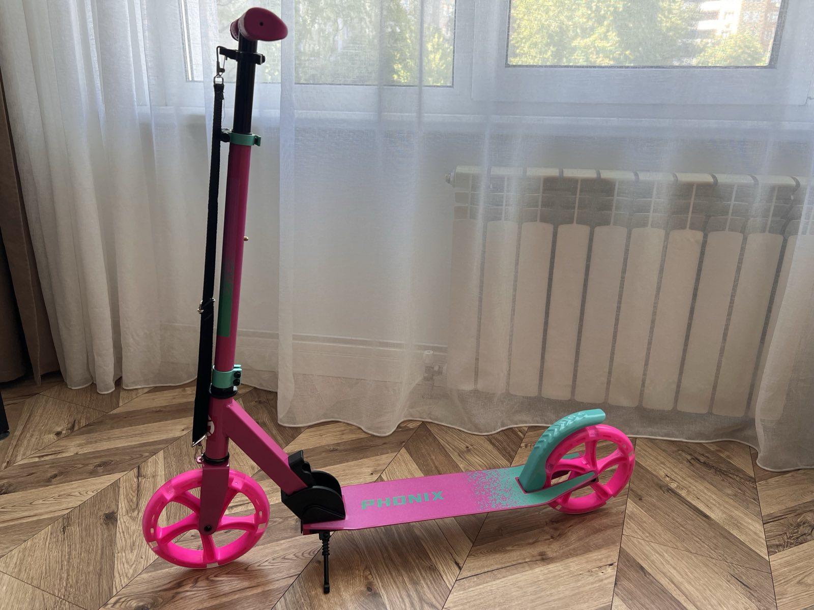 Фото: Самокат Maraton Phonix двухколесный с ремнем для переноски колеса светящиеся Синий, отправлено покупателем Юлія Самокат Maraton Phonix двухколесный с ремнем для переноски колеса светящиеся Синий в реальных условиях использования от покупателя Юлія.