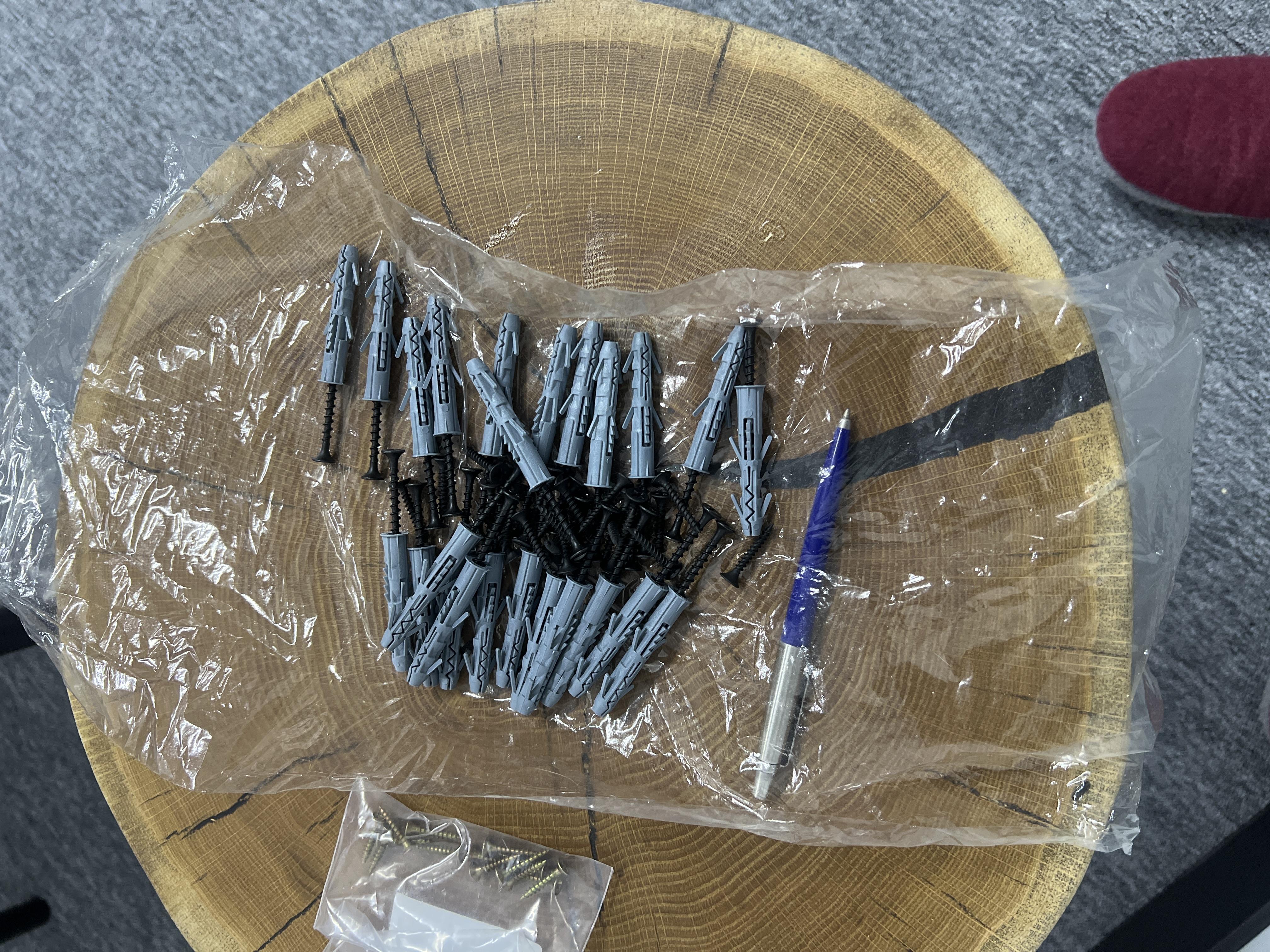 Фото: Кронштейн для полок DVK 140 Loft (19362764), отправлено покупателем Любомир Кронштейн для полок DVK 140 Loft (19362764) в реальных условиях использования от покупателя Любомир.