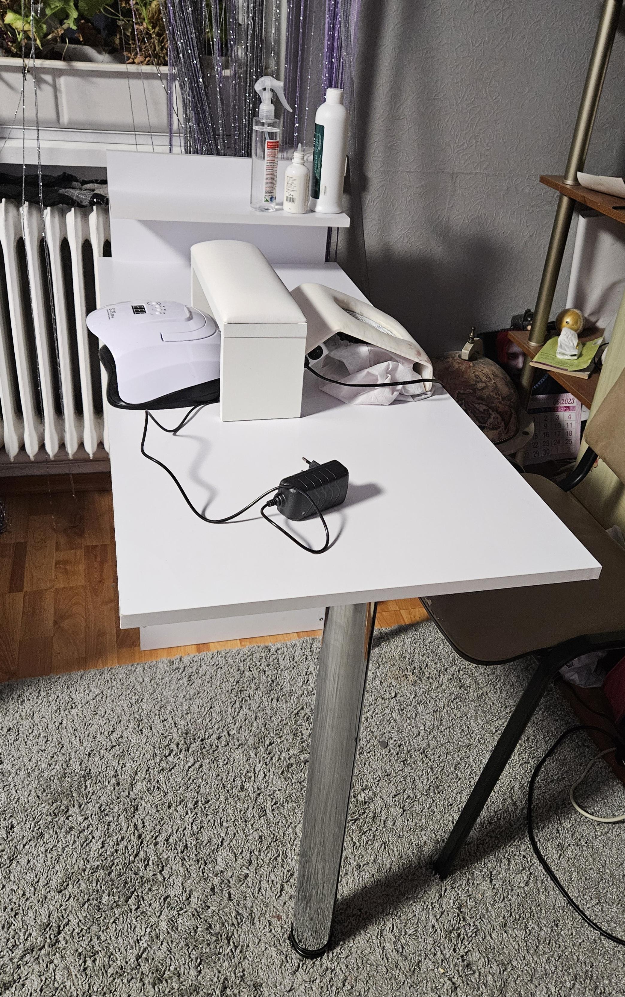 Маникюрный стол на одну тумбу с ящиками Белый (M140) в реальных условиях использования от покупателя Софія.