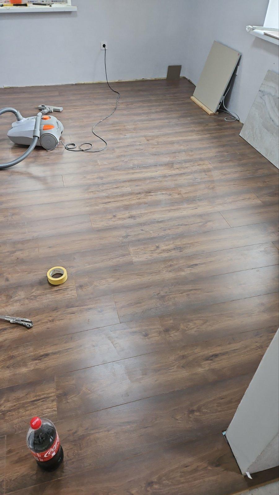 Ламінат Kronospan Kronostep 4V дуб пастельний 32/АС4/8 мм (8279) у реальних умовах використання від покупця Руслана.