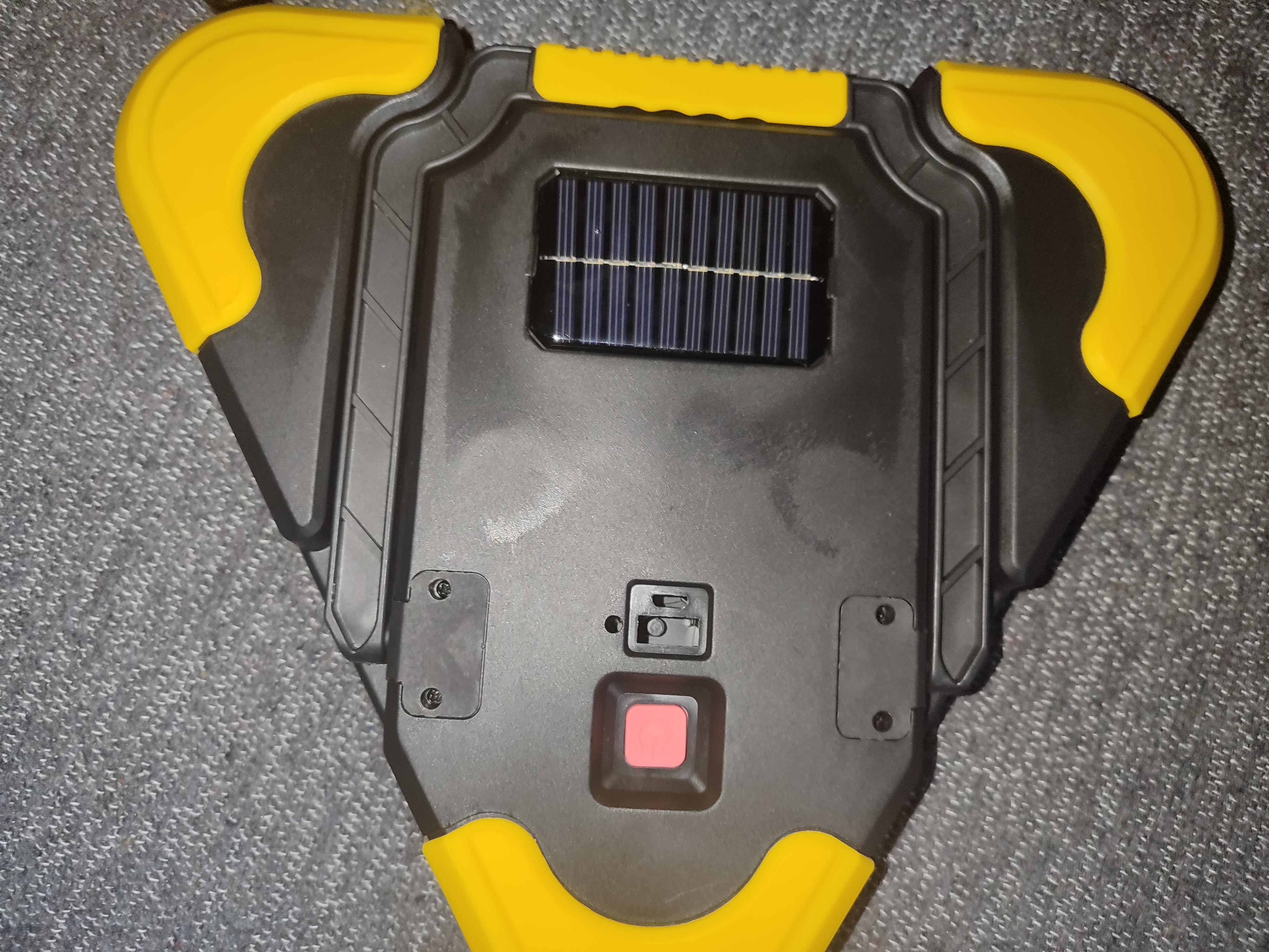 Знак аварійної зупинки 3в1 2000 mAh акумуляторний LED 3x COB із сонячною зарядкою та повербанк для USB заряджання Червоний (a2f64f84) у реальних умовах використання від покупця Олена.