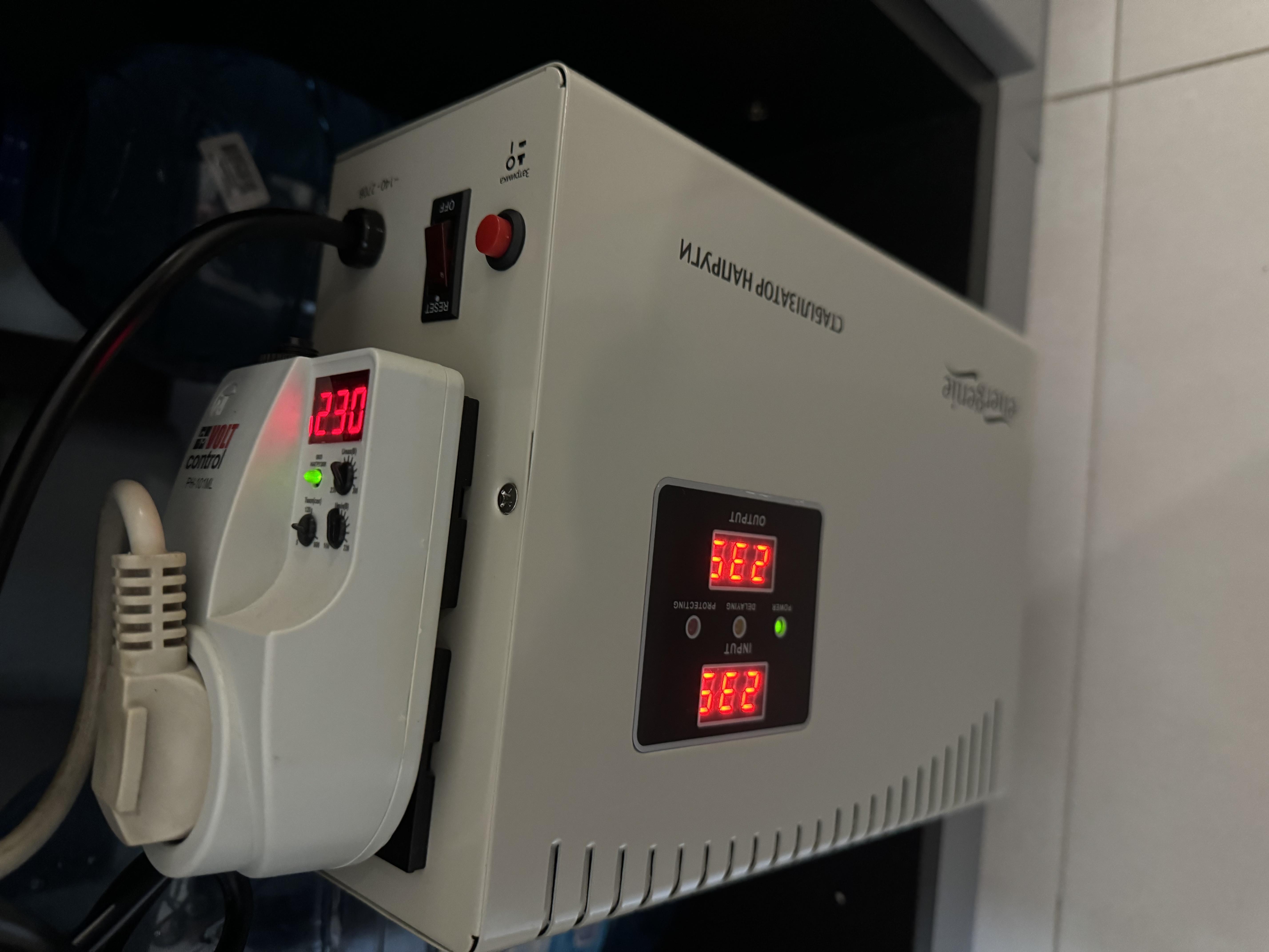 Стабілізатор напруги EG-AVR-DW2000-01 2000 ВА EG-AVR-DW2000-01 у реальних умовах використання від покупця Ігор.