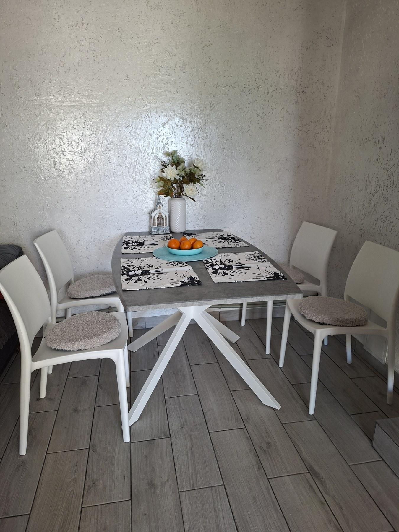 Стілець обідній Емма new білий /білий у реальних умовах використання від покупця Наталя.