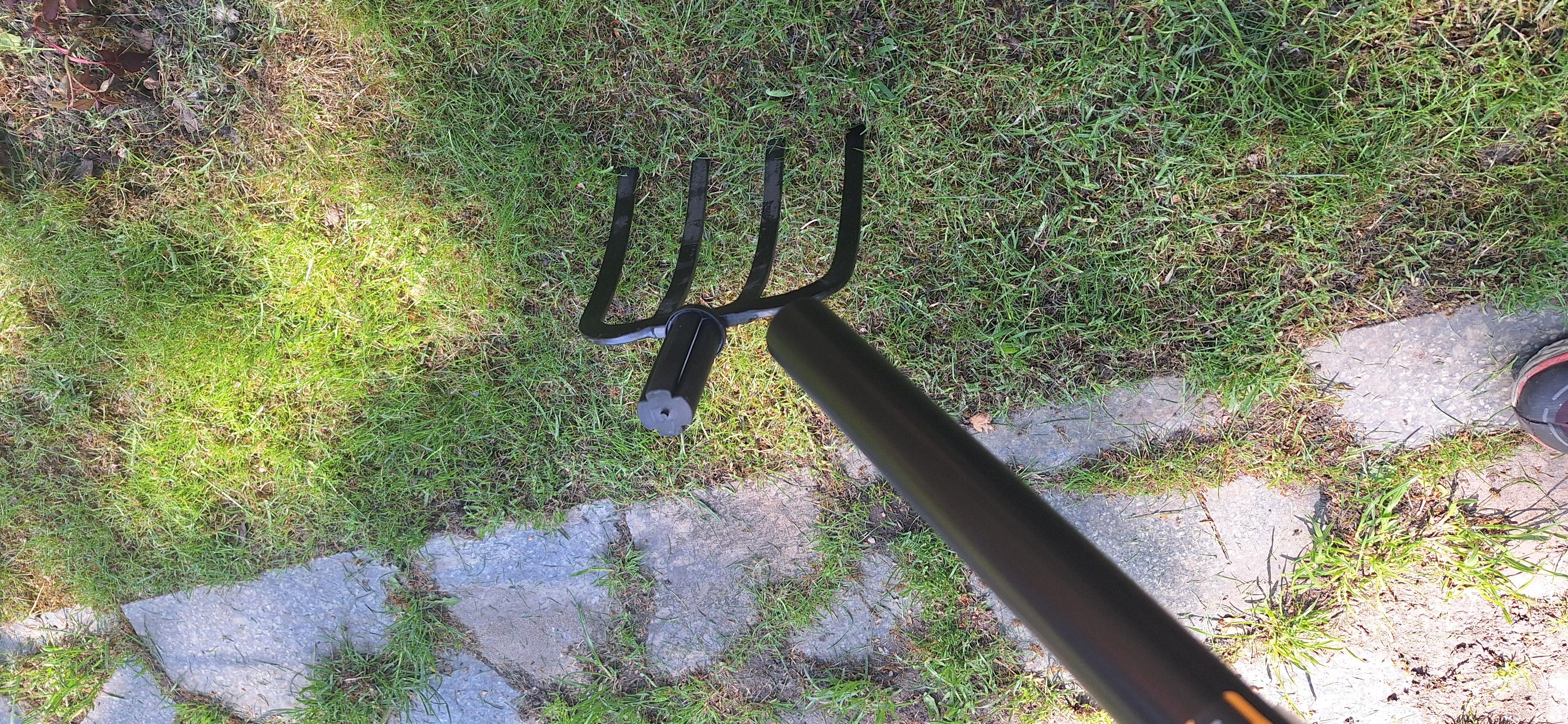 Вилы Fiskars короткие Solid 1,03 м (1014810) в реальных условиях использования от покупателя Анна.