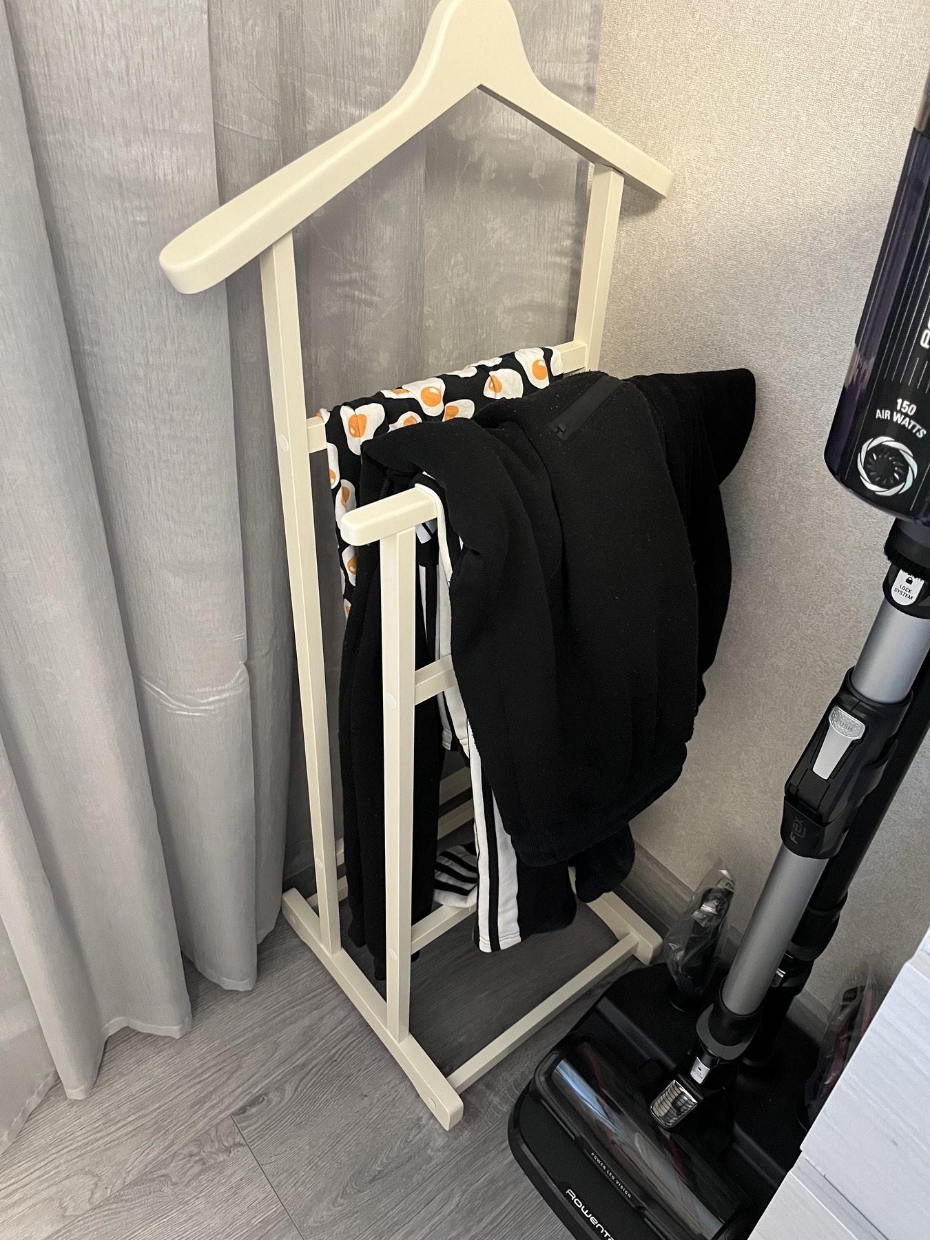 Вішалка-тримач для одягу подвійний підлоговий Горіх світлий у реальних умовах використання від покупця Дарья.