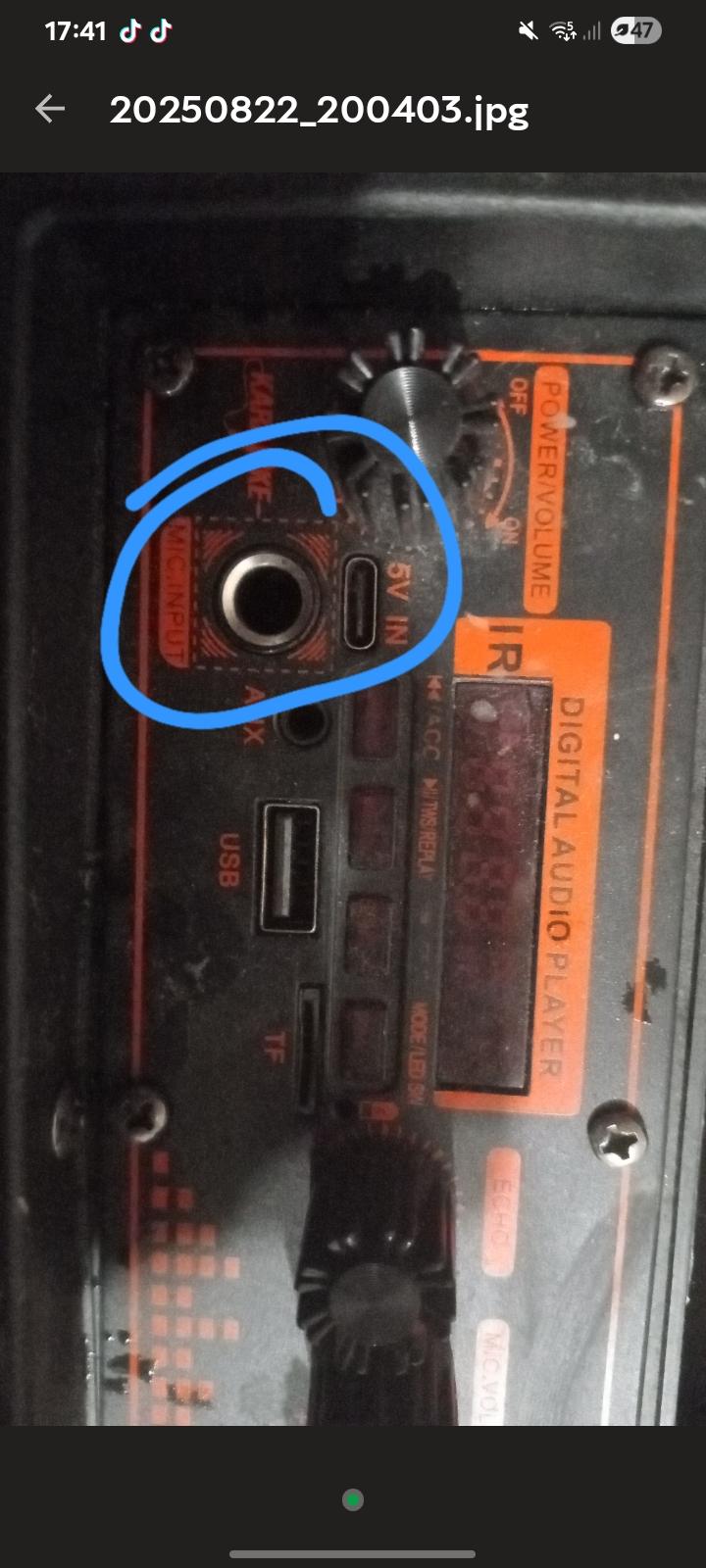 Фото: Микрофон вокальный 2Е MV010 6,35 мм проводной Черный (13103996), отправлено пользователем Докучаєва Ангеліна Микрофон вокальный 2Е MV010 6,35 мм проводной Черный (13103996) в реальных условиях использования от пользователя Докучаєва Ангеліна.