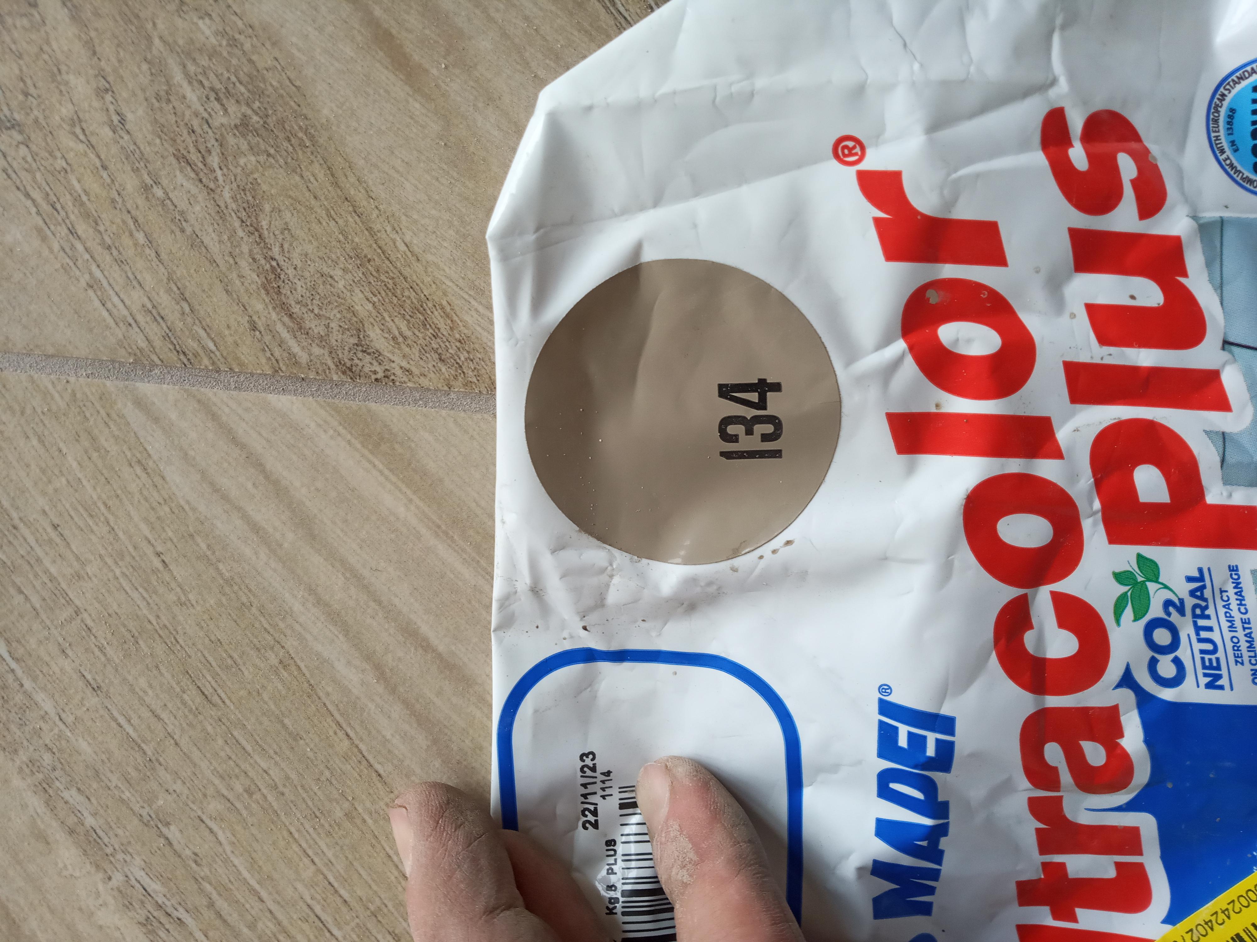 Затирка для плитки Mapei Ultracolor Plus 135 5 кг золотая пыль в реальных условиях использования от покупателя Игорь.