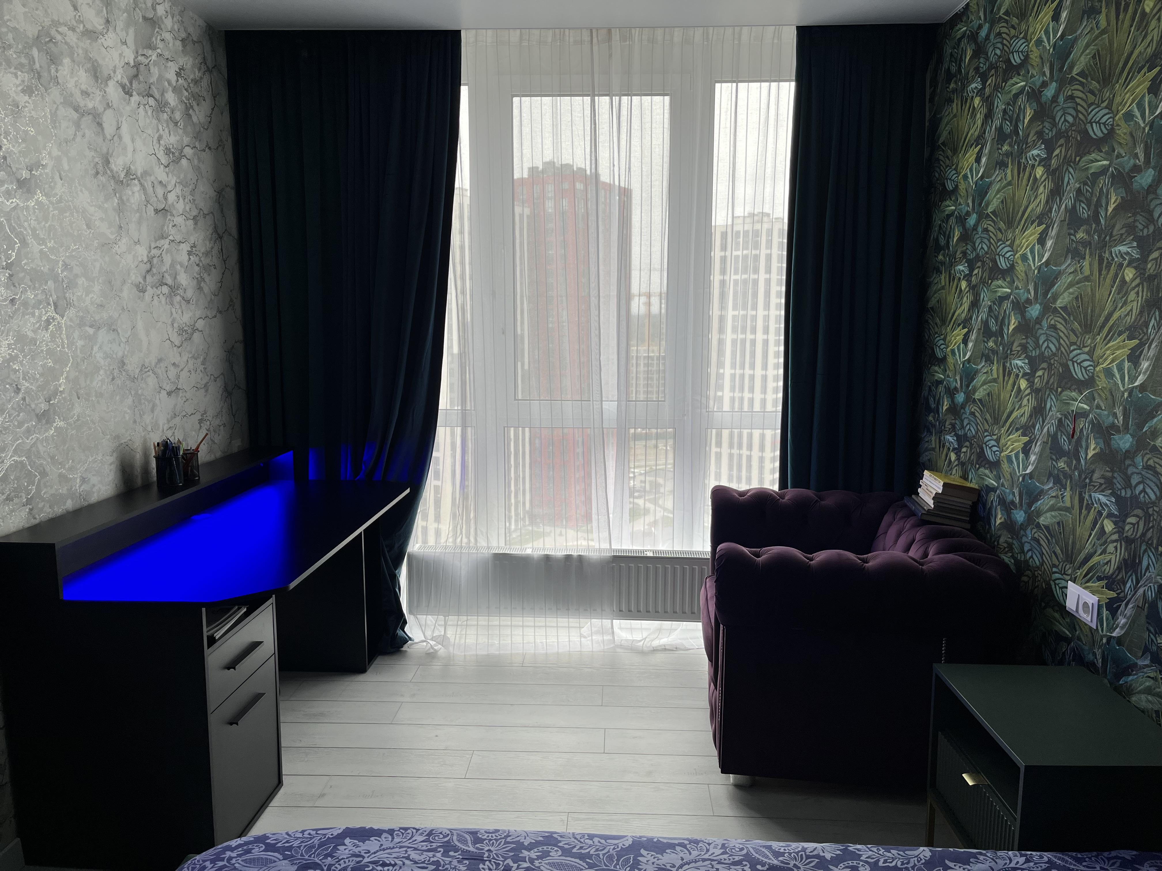 Компьютерный стол с LED подсветкой/шкафчиком и выдвижным ящиком (MS313) в реальных условиях использования от пользователя Наталія.