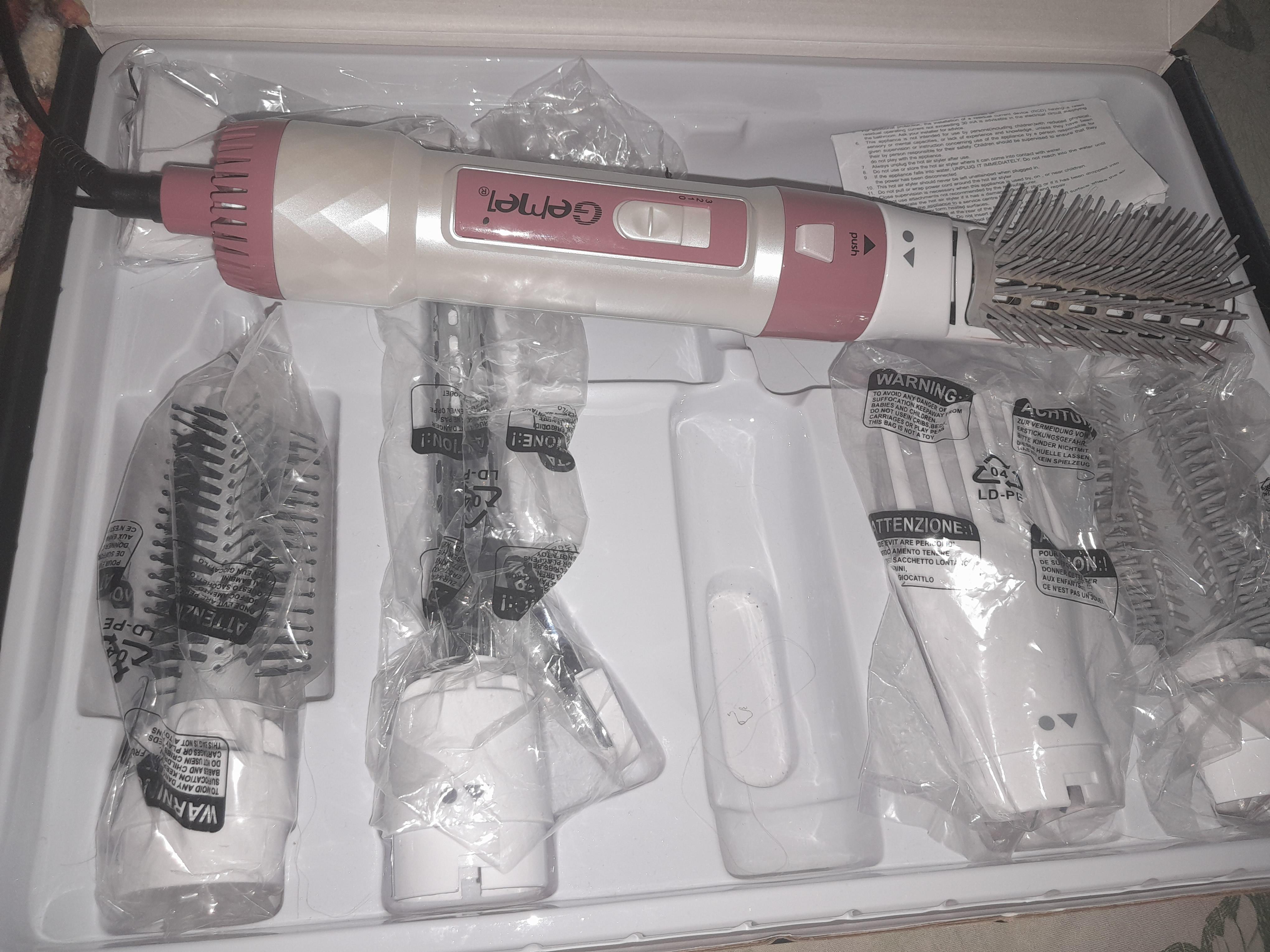 Фото: Фен-щітка Gemei професійний 7в1, надіслане користувачем Юлия Фен-щітка Gemei професійний 7в1 у реальних умовах використання від користувача Юлия.