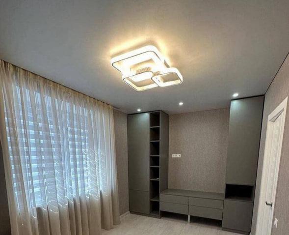 Фото: Люстра світлодіодна Luminaria 130 Вт LED-модуль чорний AKRILIKA SQUARE 130W 4S BLACK, надіслане користувачем Оксана Люстра світлодіодна Luminaria 130 Вт LED-модуль чорний AKRILIKA SQUARE 130W 4S BLACK у реальних умовах використання від користувача Оксана.