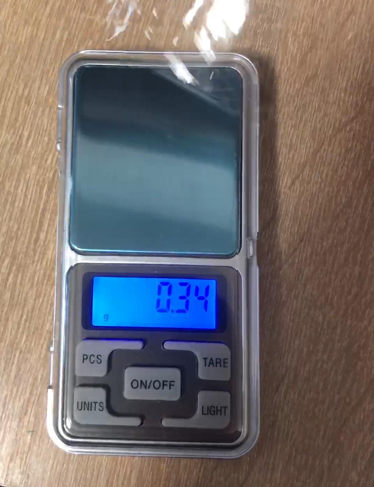 Ваги ювелірні точні Professional 0,1-500 г (YUT_V8079) у реальних умовах використання від покупця Юлія.