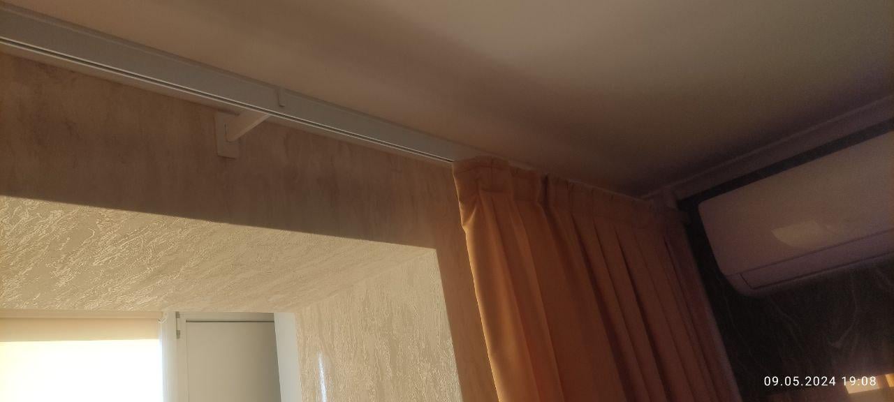 Карниз одинарний Plastidea Заглушка Square Line 300 см Фінал Білий у реальних умовах використання від покупця Роман.