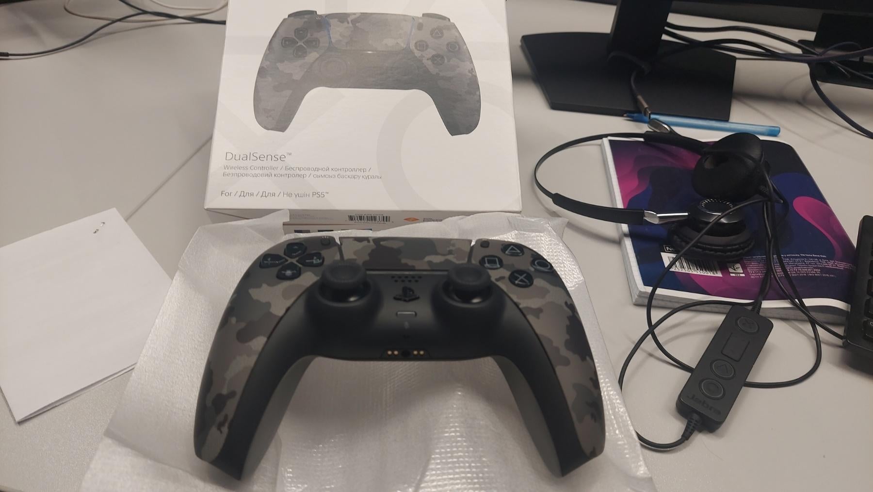 Геймпад бездротовий Sony DualSense для PS5 Fortnite Limited Edition (1000045433 ) у реальних умовах використання від покупця Андрій.
