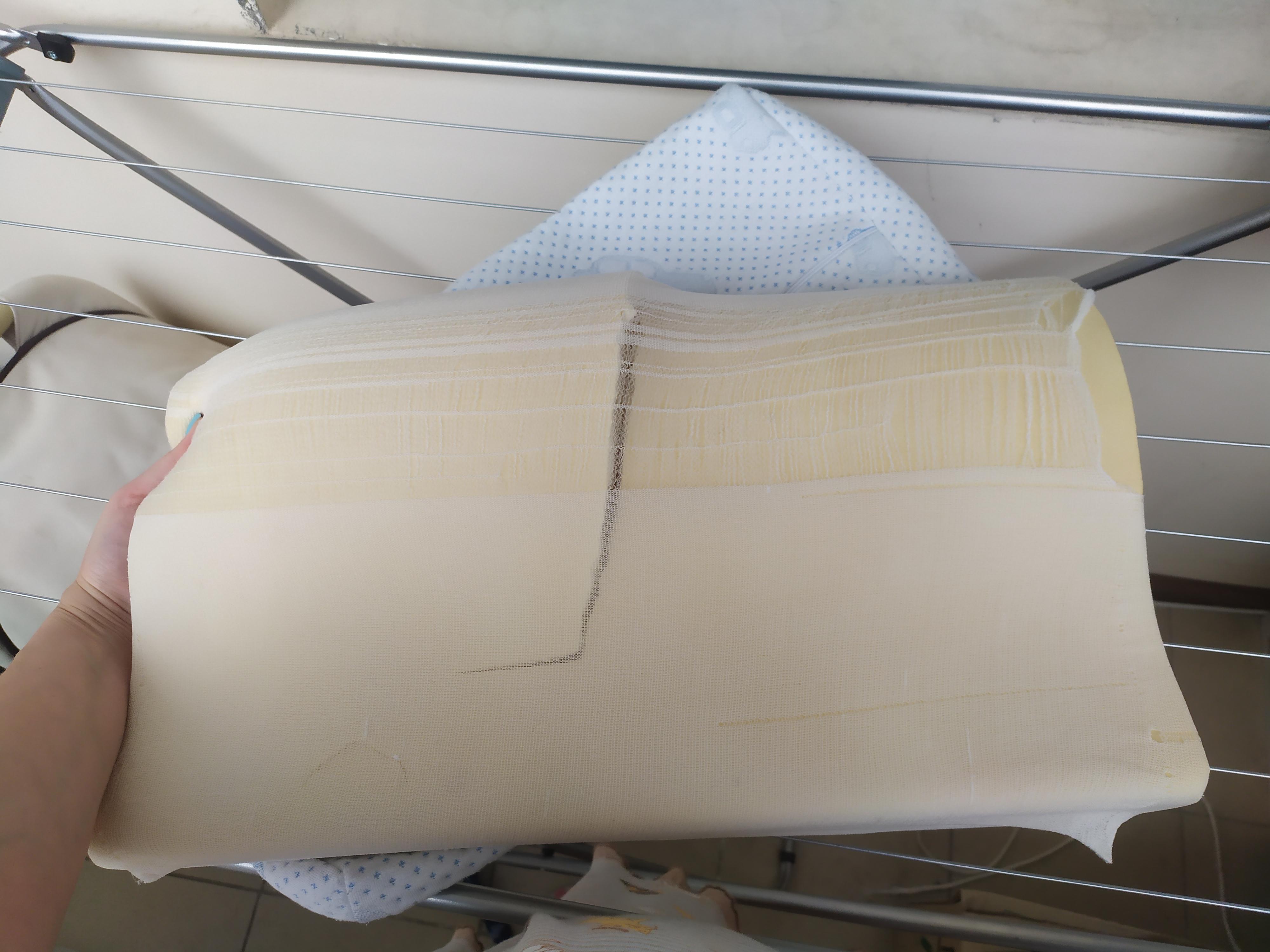 Фото: Подушка дитяча PAPAELLA MEMORY FOAM ортопедична анатомічна 47х30х8х5 см (11789), надіслане користувачем Вікторія Подушка дитяча PAPAELLA MEMORY FOAM ортопедична анатомічна 47х30х8х5 см (11789) у реальних умовах використання від користувача Вікторія.