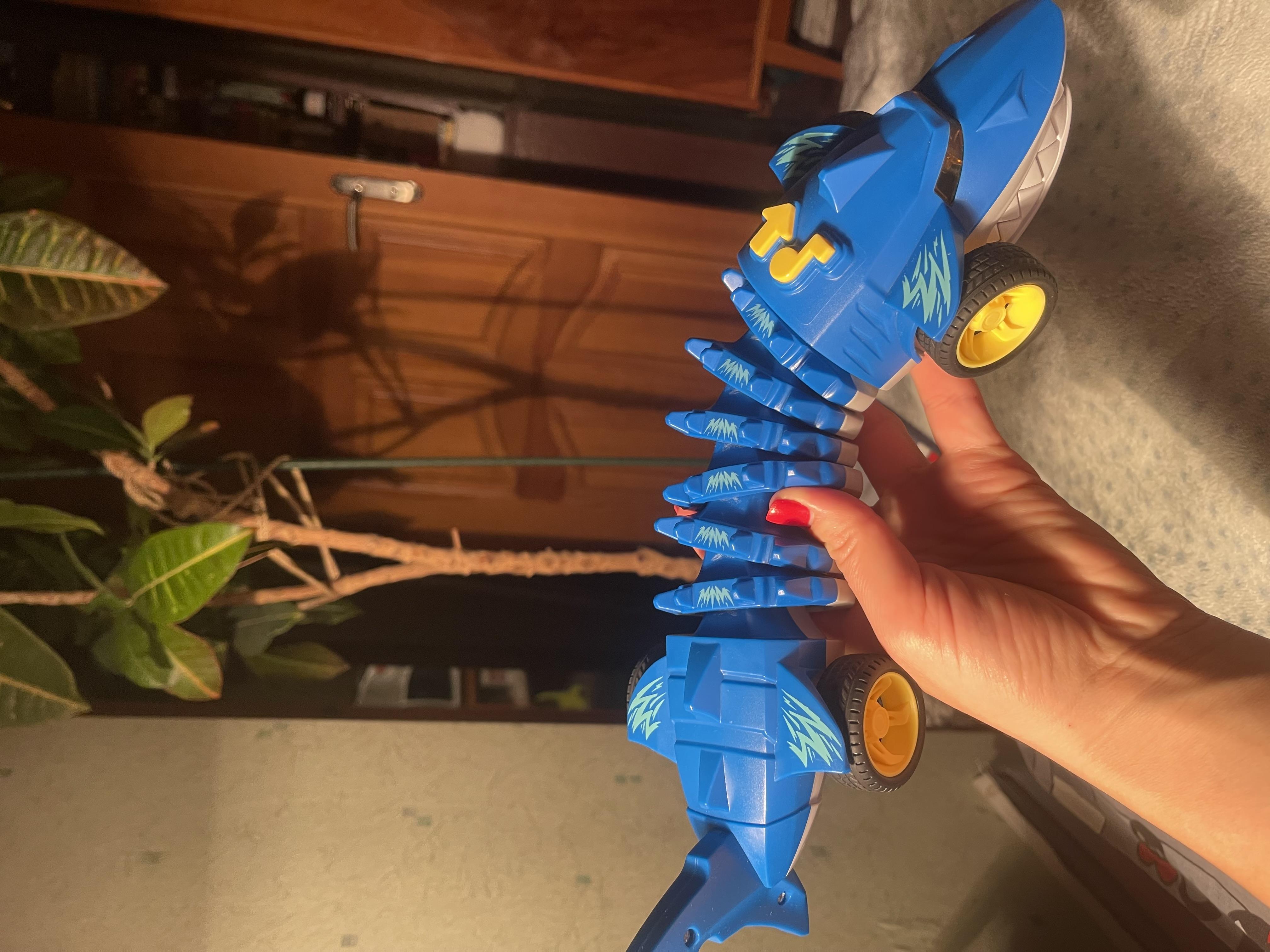 Игрушка интерактивная Shantou Акула OTB0582709 в реальных условиях использования от пользователя Жанна.