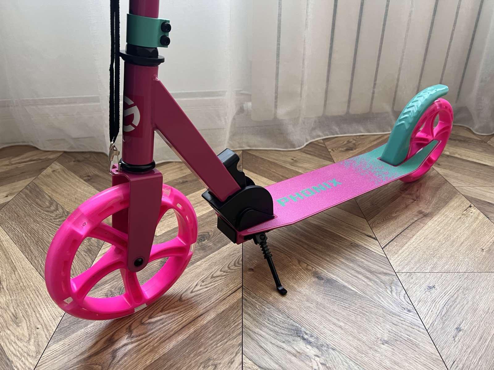 Фото: Самокат Maraton Phonix двухколесный с ремнем для переноски колеса светящиеся Синий, отправлено покупателем Юлія Самокат Maraton Phonix двухколесный с ремнем для переноски колеса светящиеся Синий в реальных условиях использования от покупателя Юлія.