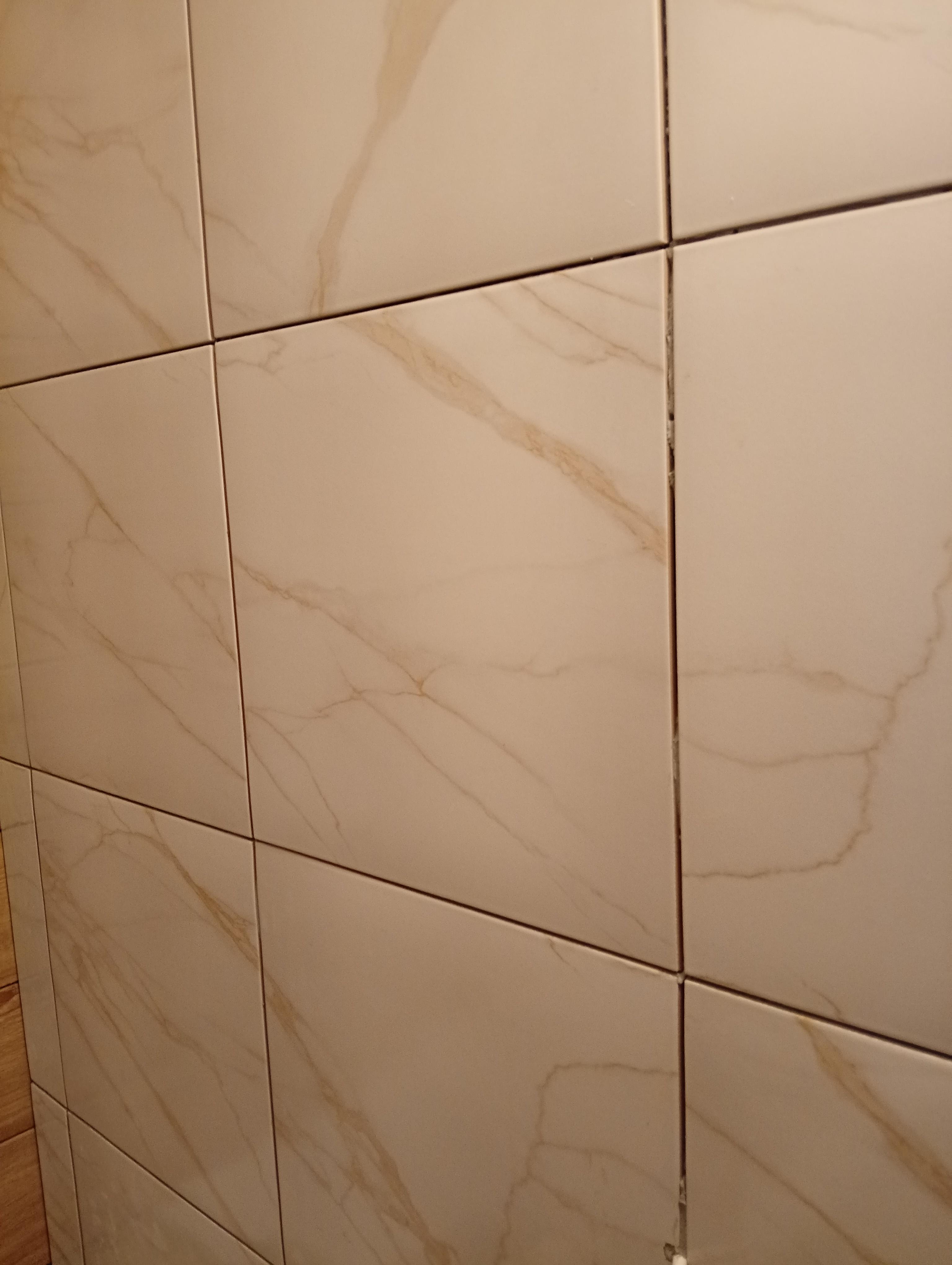 Плитка Golden Tile Alessandro white 850870 40х40 см у реальних умовах використання від покупця Олександра.