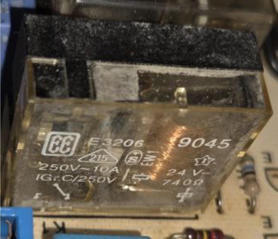 Фото: Реле Eberle E3206S 00 A 12VDC 10A 250VAC 29x13x26 мм (17297), надіслане користувачем Артем Реле Eberle E3206S 00 A 12VDC 10A 250VAC 29x13x26 мм (17297) у реальних умовах використання від користувача Артем.