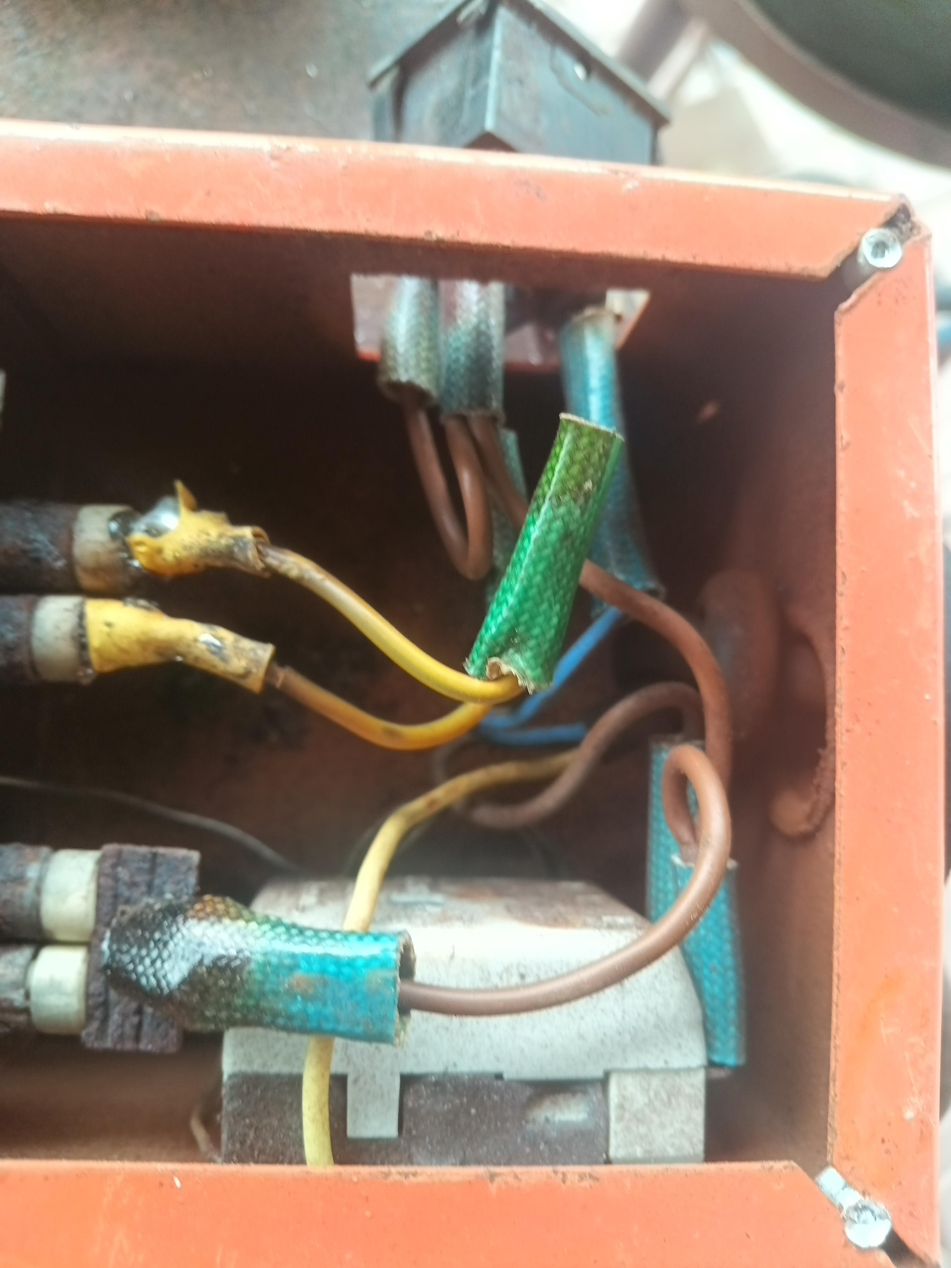 Переключатель EMT ON-OFF 6pin 15A 220В в реальных условиях использования от пользователя Костянтин.