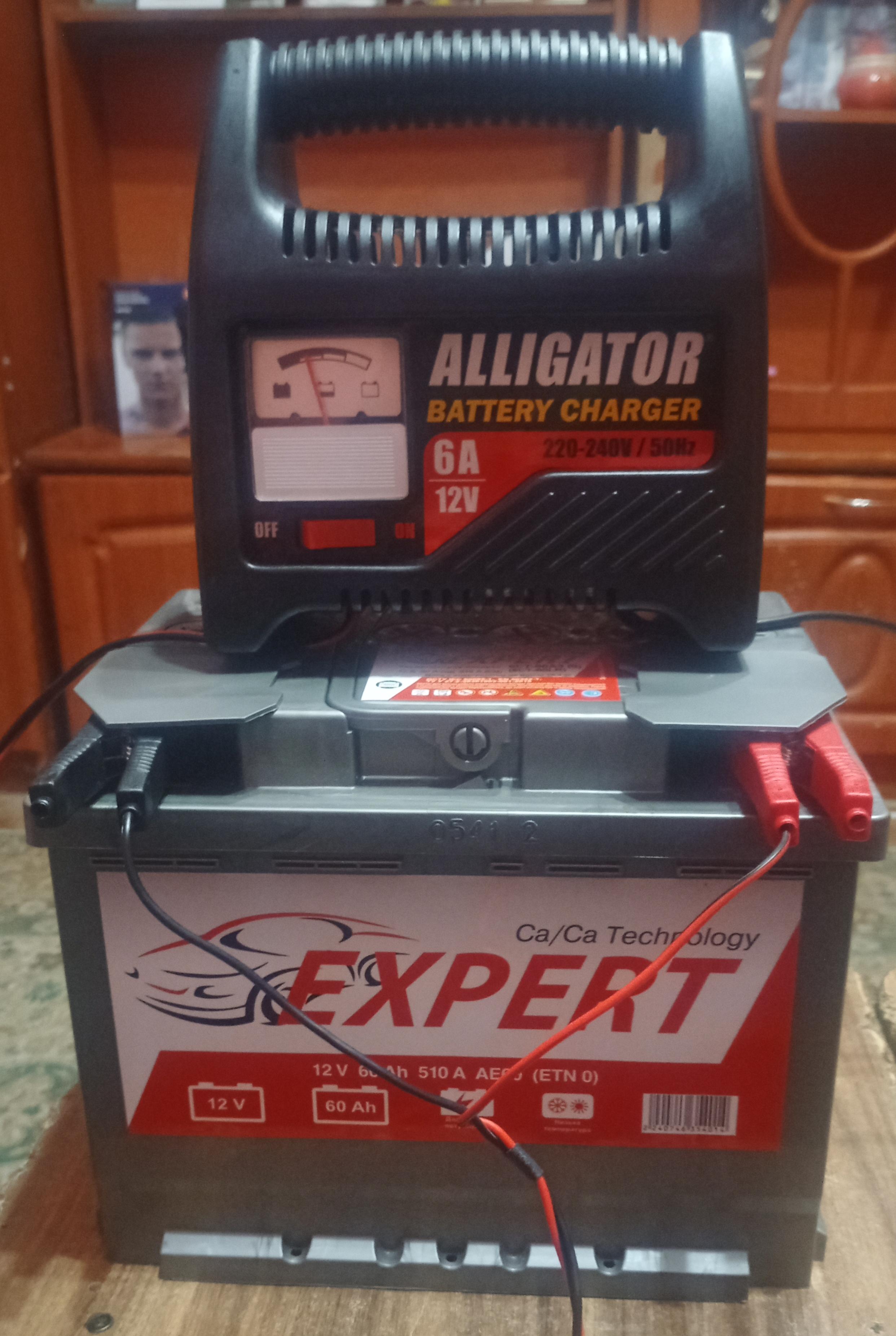 Зарядний пристрій трансформаторний Alligator 6 А 80 А/ч (AC803) у реальних умовах використання від користувача Василь.