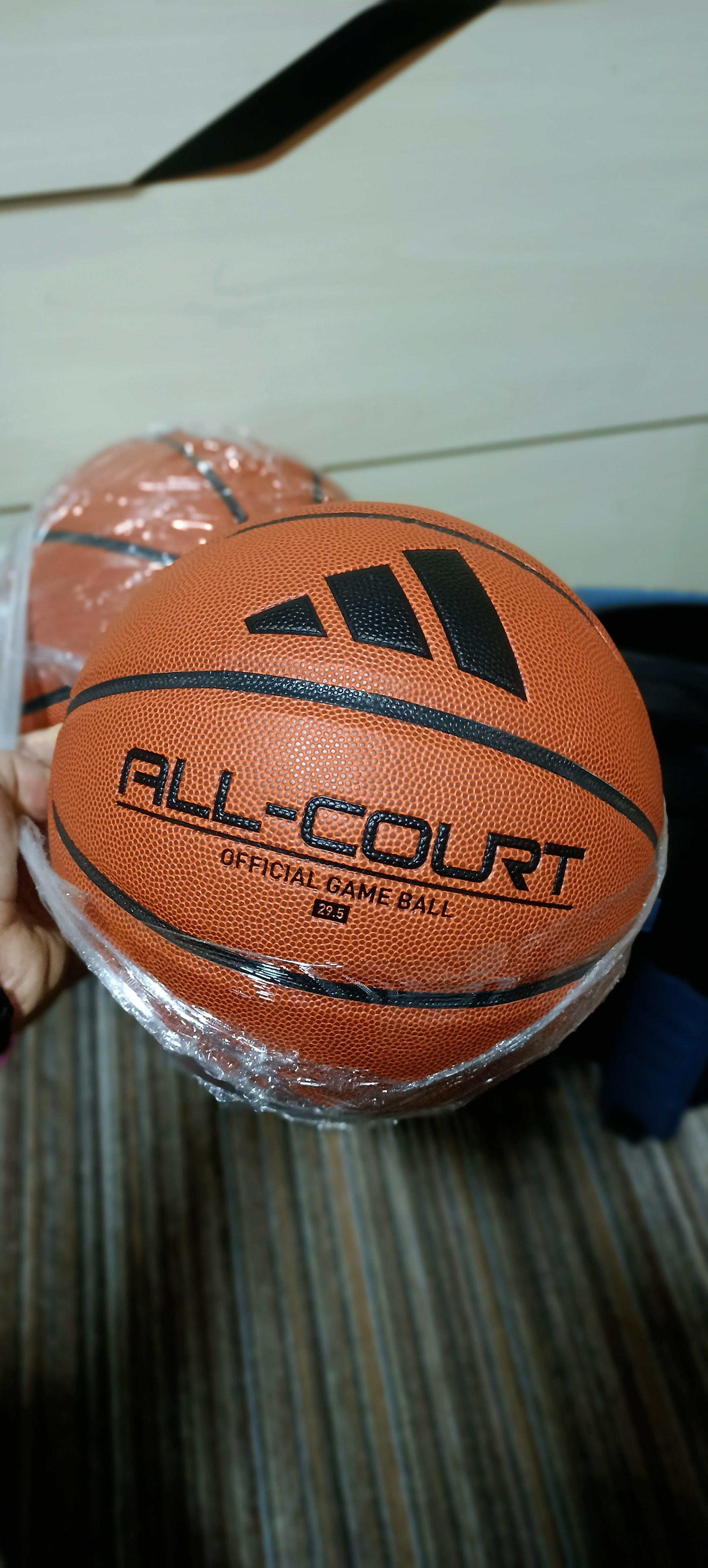 Баскетбольний м'яч Adidas ALL COURT 3.0 HM4975 р. 7 помаранчевий у реальних умовах використання від покупця Руфат.