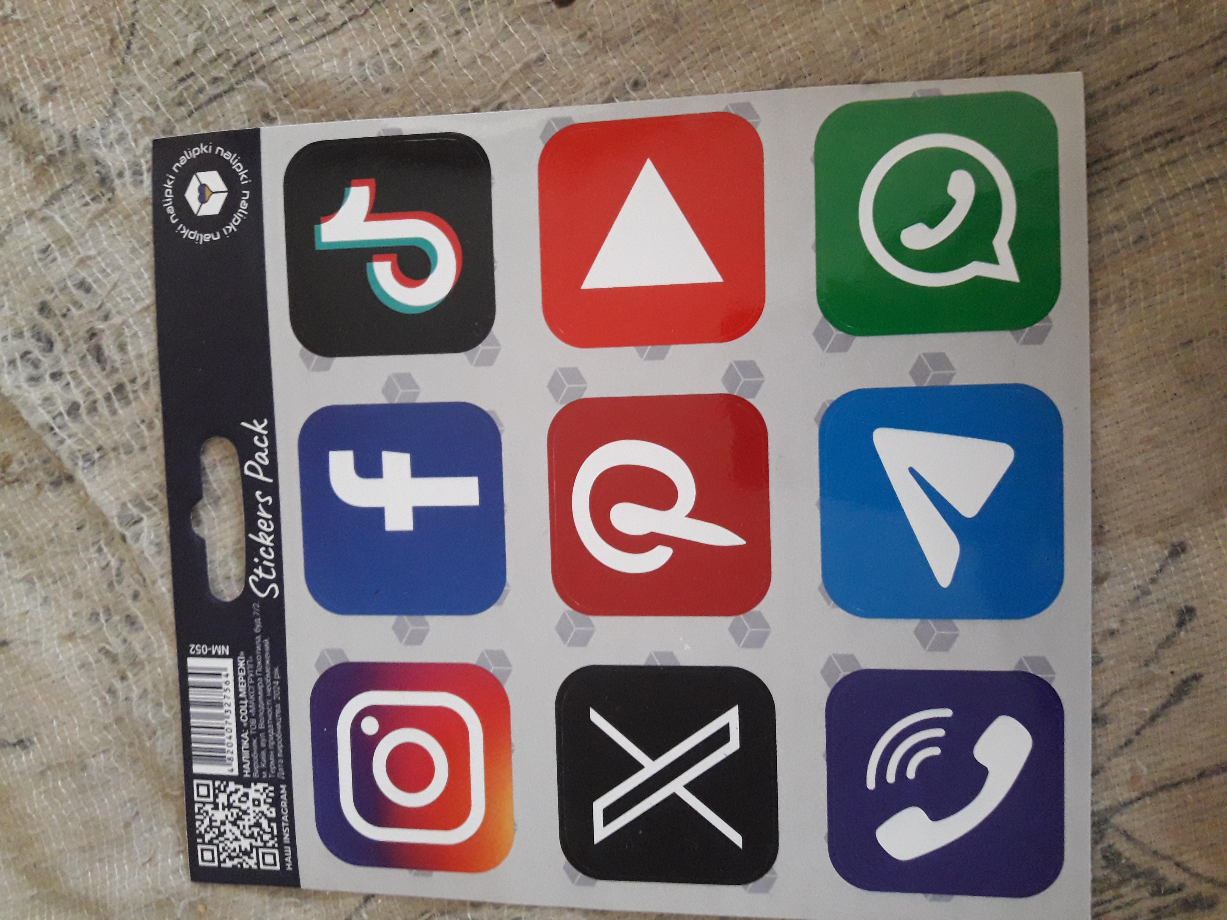 Наклейка MAXGROUP Социальные Сети NM-052 в реальных условиях использования от покупателя Олена.