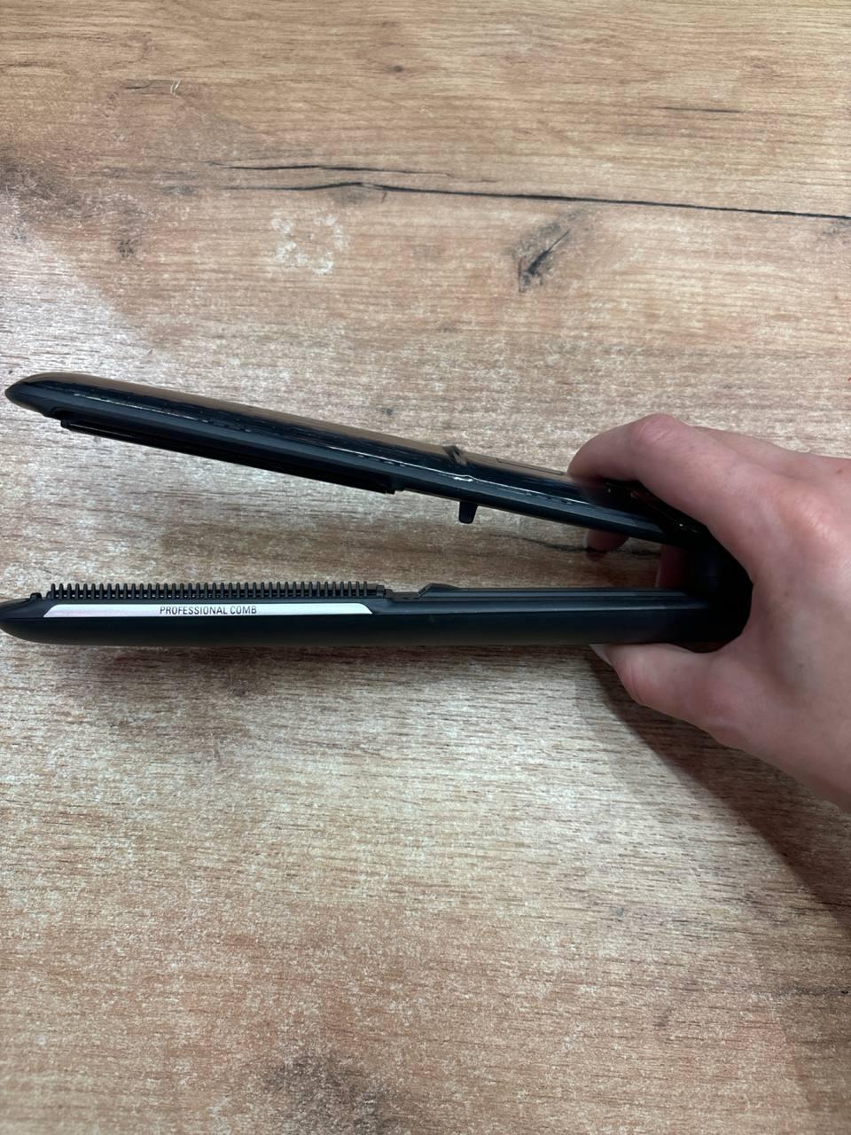 Фото: Випрямляч для волосся Rowenta KARL LAGERFELD K/Pro Stylist Straightener SF466LF0, надіслане користувачем Марія Кляпець Випрямляч для волосся Rowenta KARL LAGERFELD K/Pro Stylist Straightener SF466LF0 у реальних умовах використання від користувача Марія Кляпець.