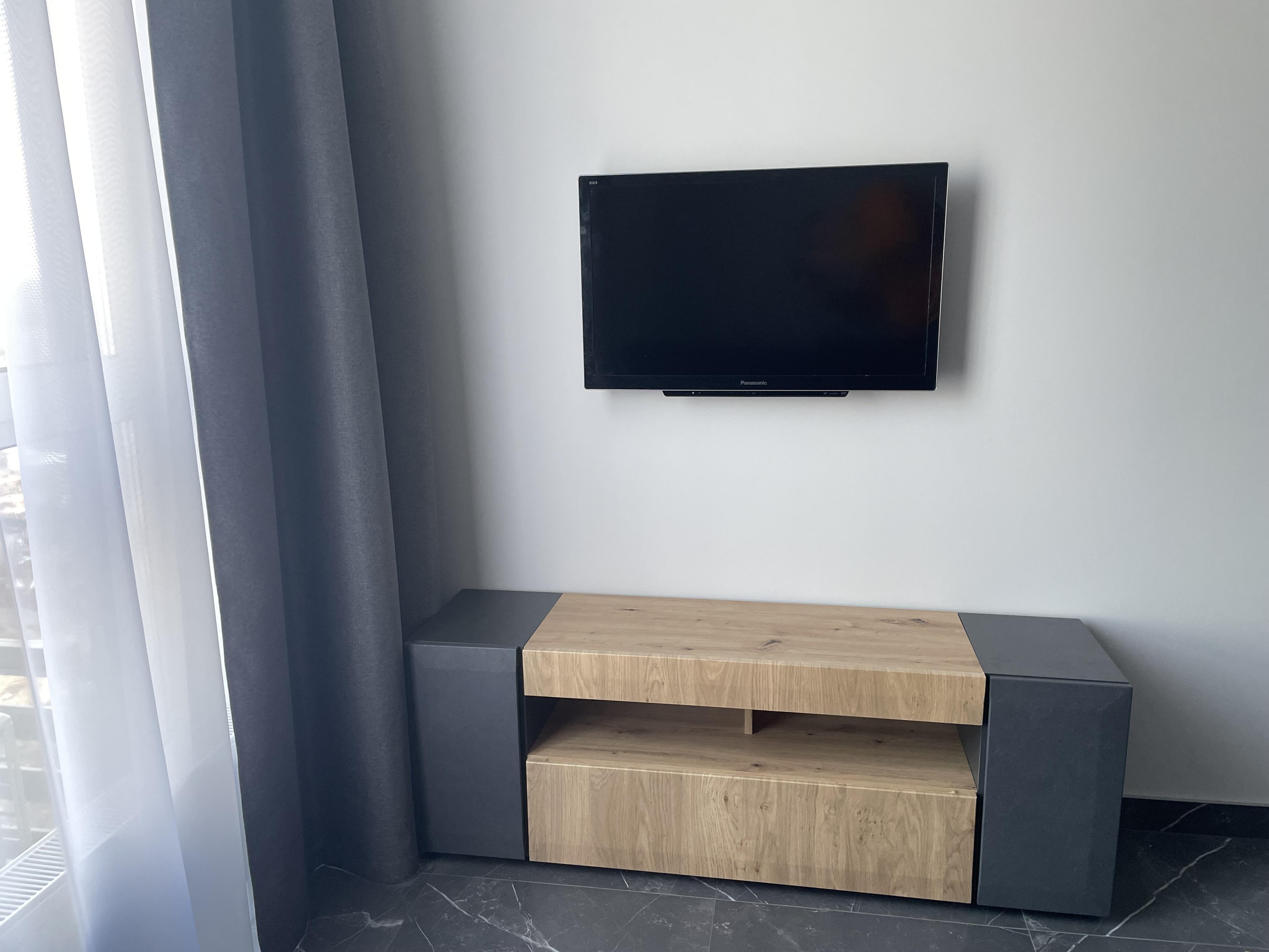 Тумба под ТВ Hampton 140 антрацит / 1400x500x420 мм дуб артизан в реальных условиях использования от покупателя Сергій.