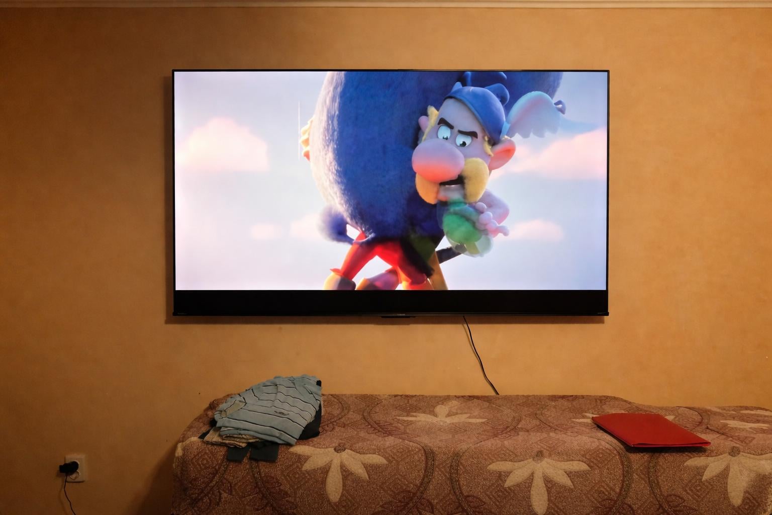 Телевизор Hisense 50E8Q в реальных условиях использования от пользователя Володимир.