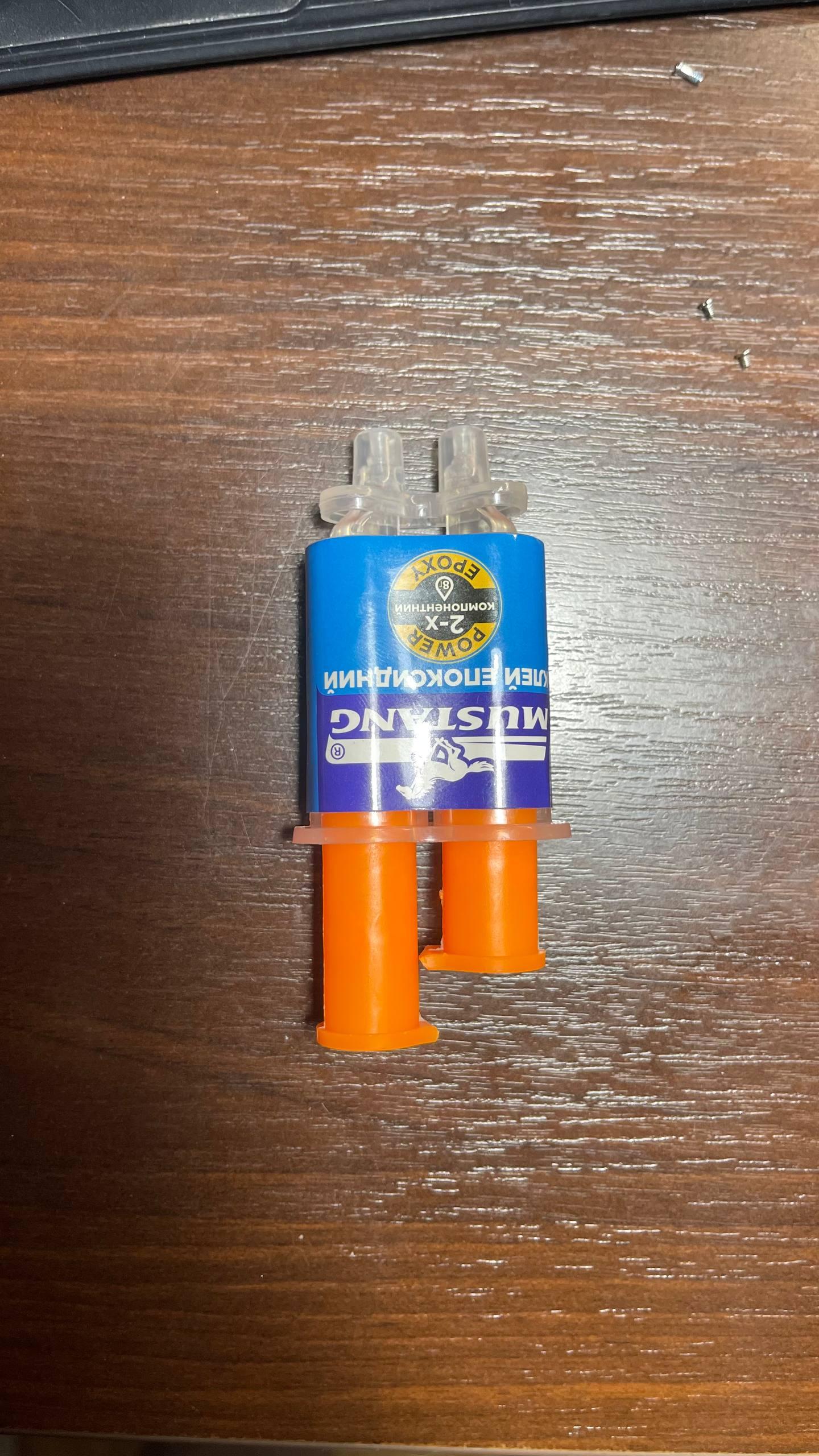 Клей эпоксидный Mustang двухкомпонентный шприц 8 г в реальных условиях использования от пользователя Алексей.