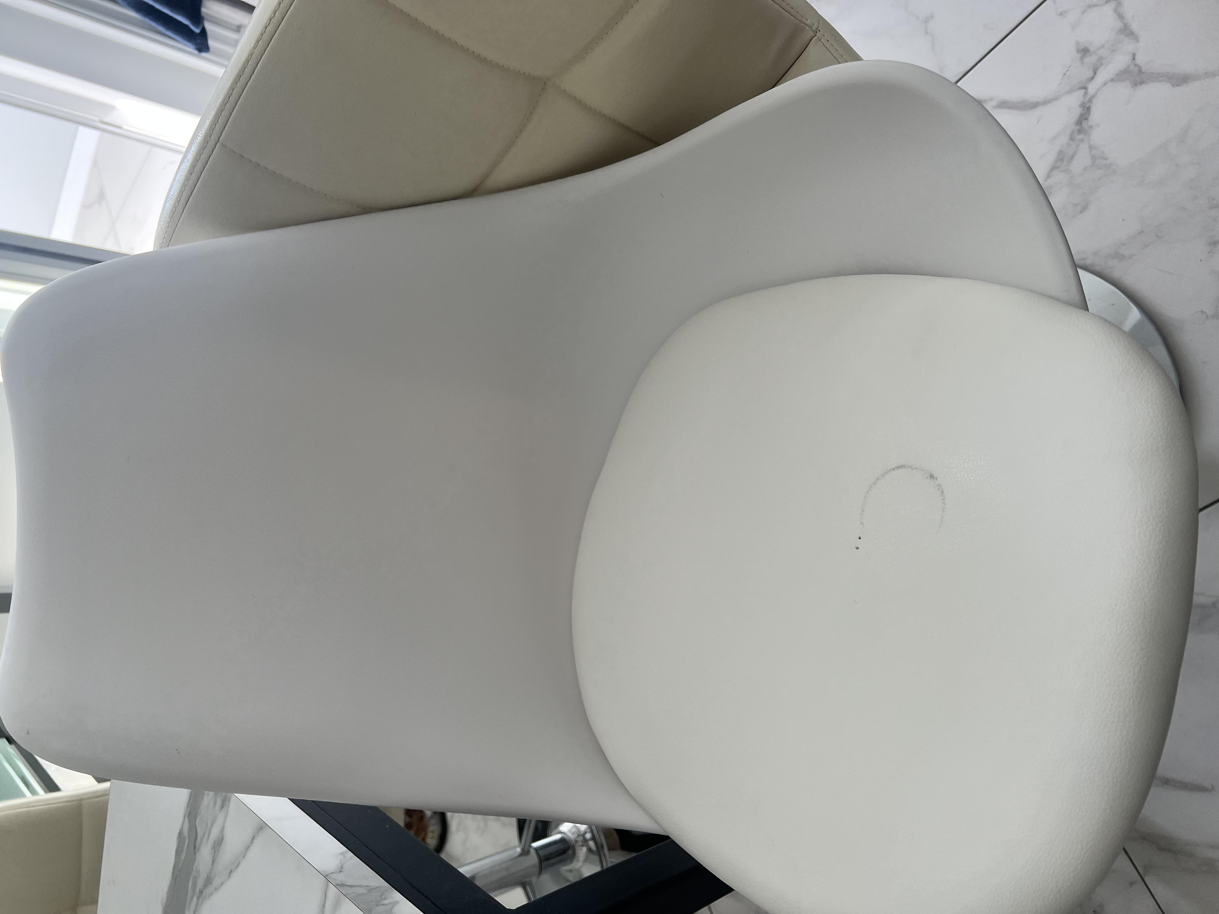 Крісло офісне комп'ютерне Bonro B-487 на колесах Чорний (3536) у реальних умовах використання від покупця Elena.