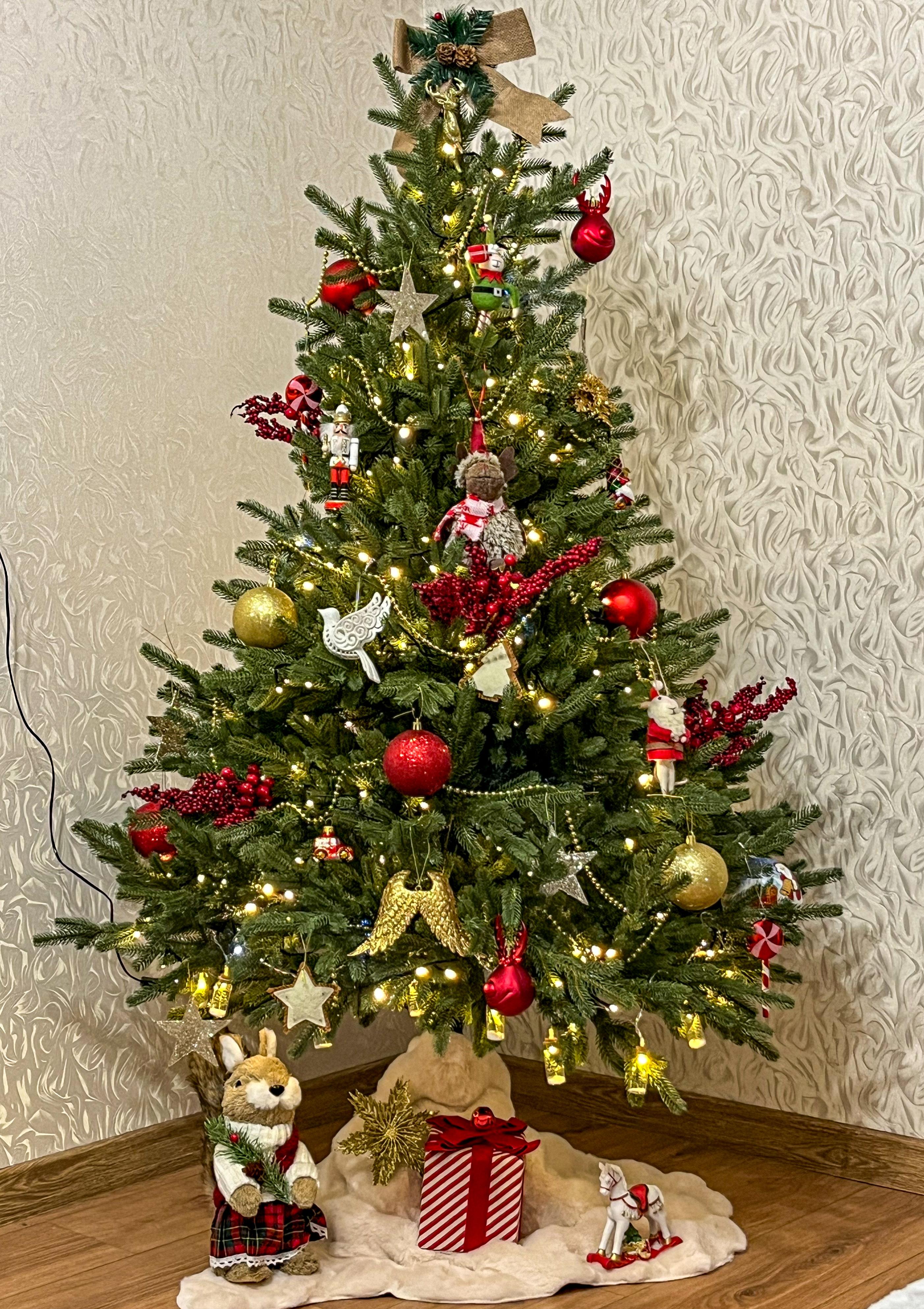 Ялинка штучна лита Смерека Європейська 160 см у реальних умовах використання від покупця Олександра.